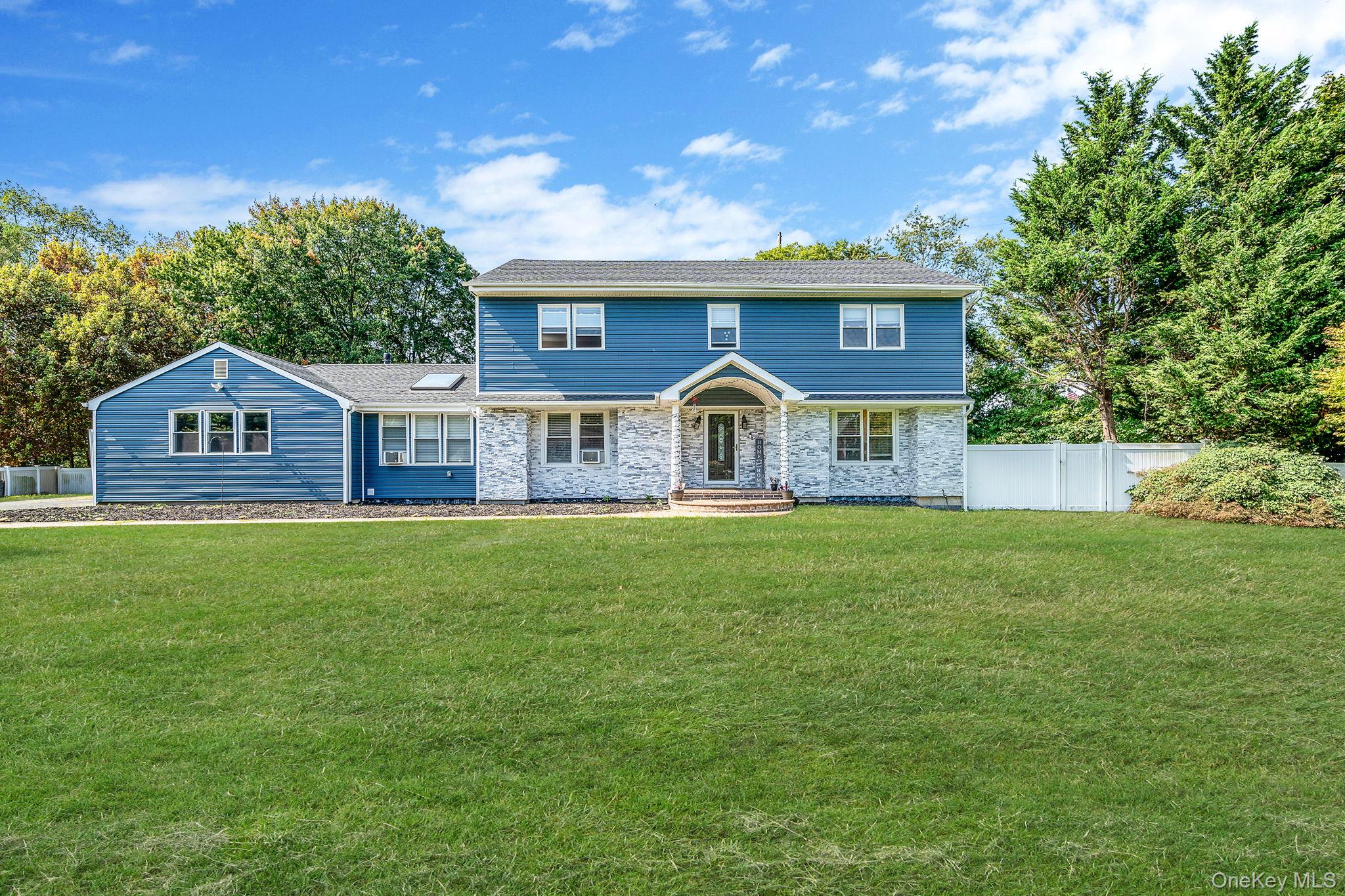 #1 photo, 6-8 Clime Court, सफ़ोक काउंटी Saint James , NY 11780