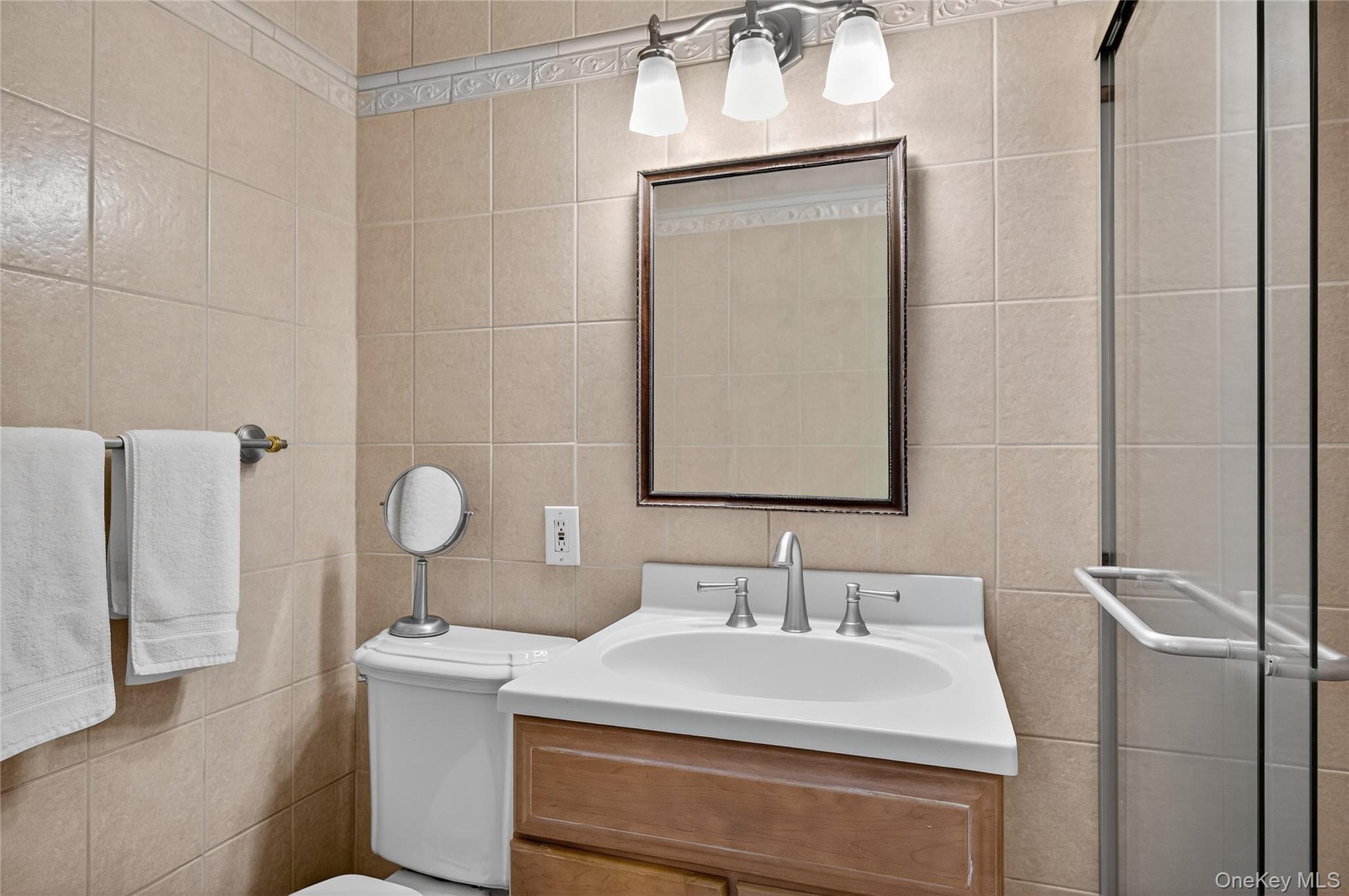 #17 photo, 12 Hampton Way, Woodbury , NY 11797