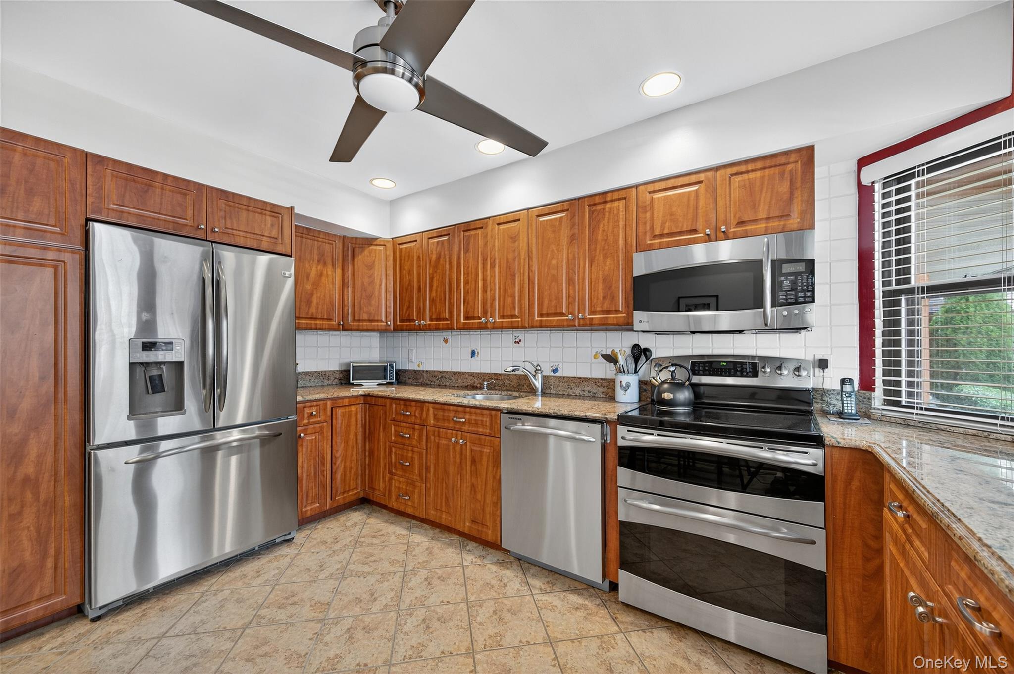 #3 photo, 12 Hampton Way, Woodbury , NY 11797