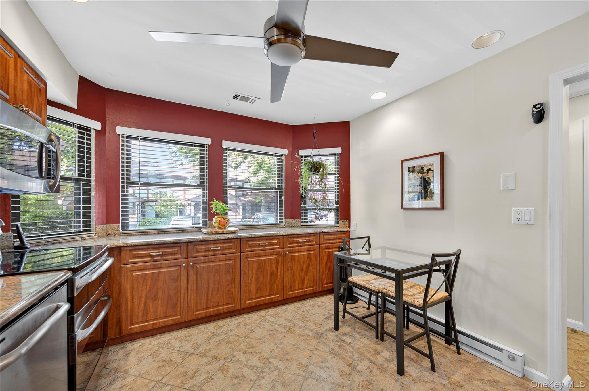 #4 photo, 12 Hampton Way, Woodbury , NY 11797