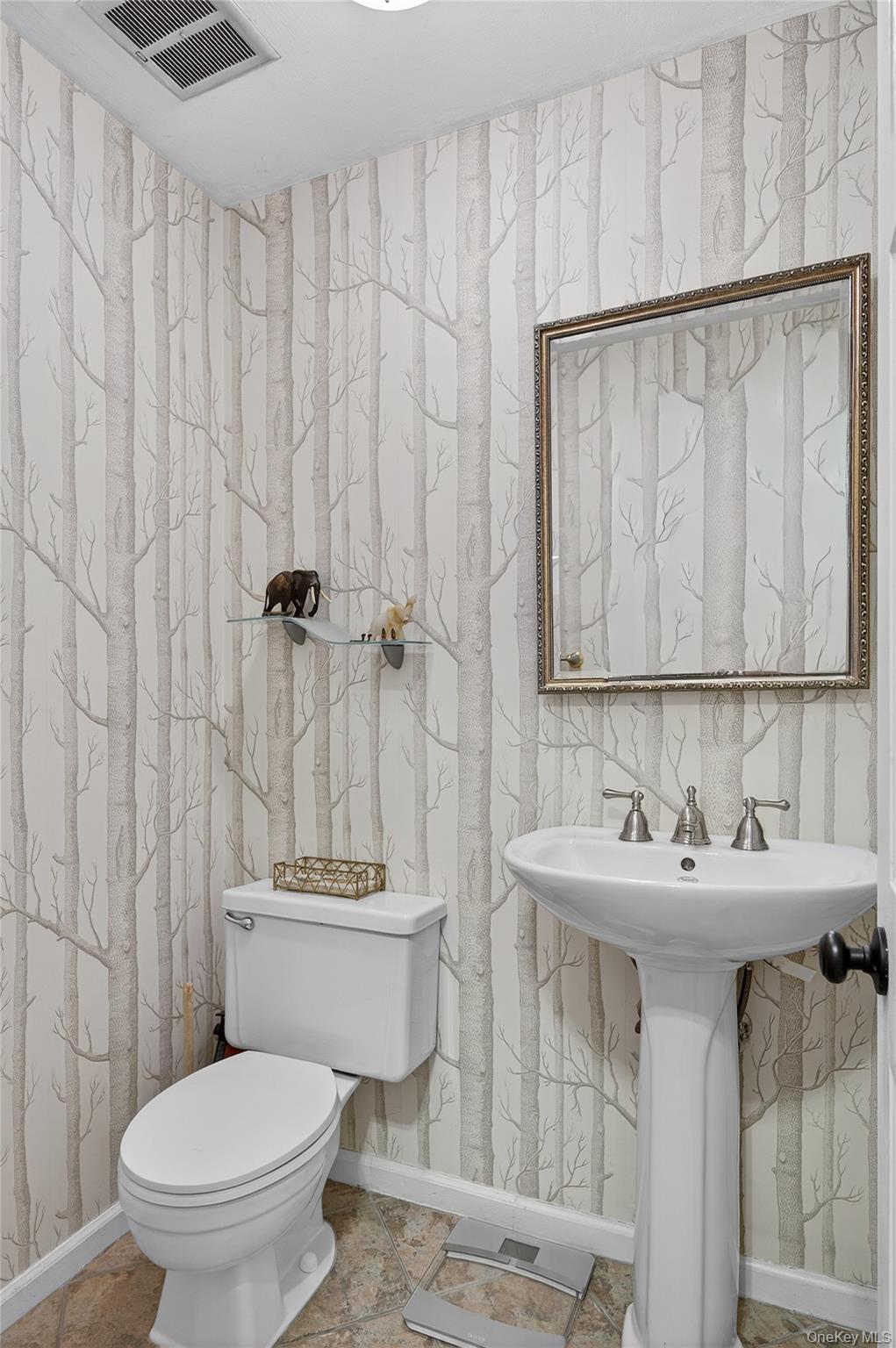 #5 photo, 12 Hampton Way, Woodbury , NY 11797