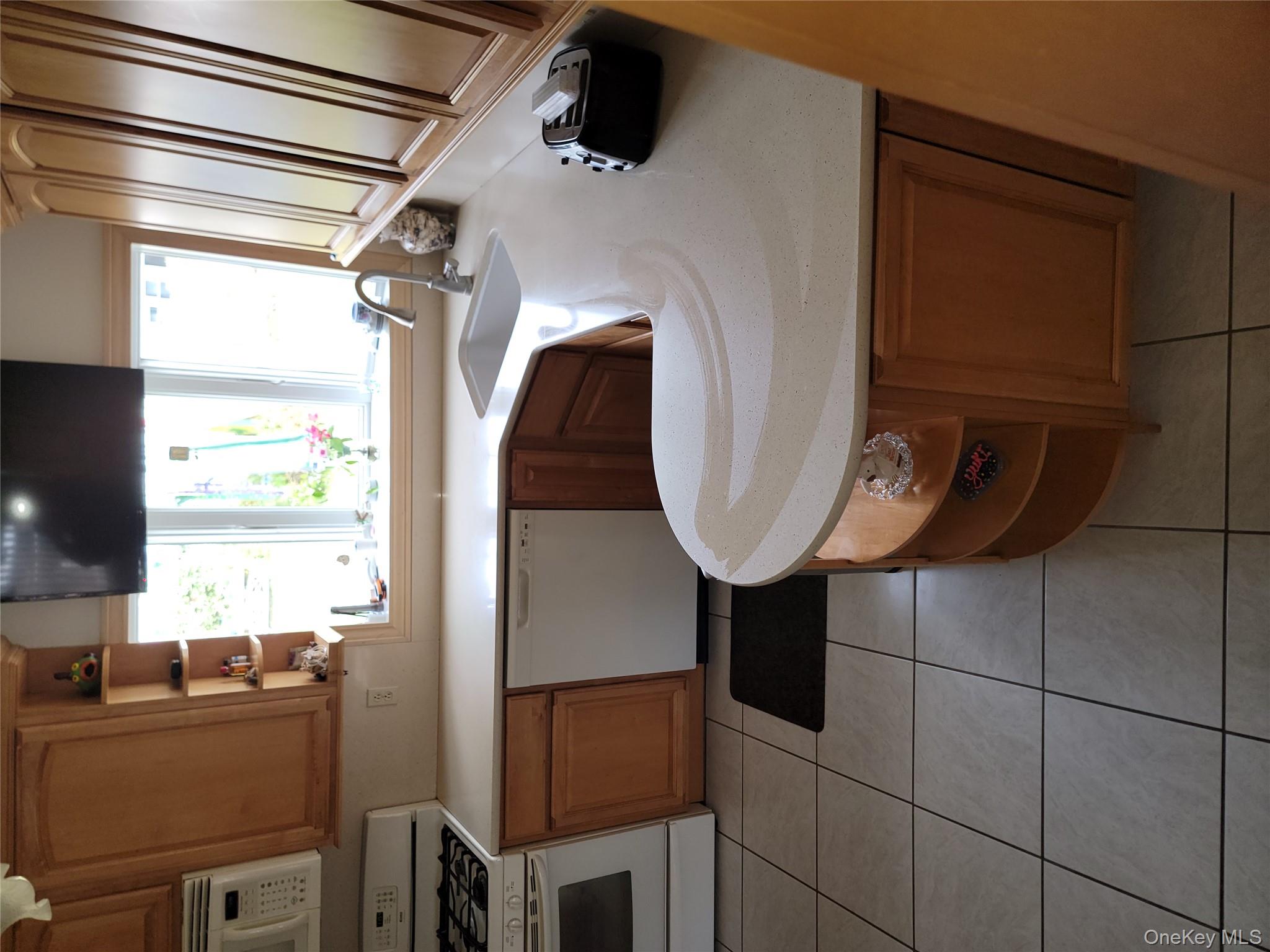 #8 photo, 7 Deville Drive, 롱 아일랜드 Selden , NY 11784