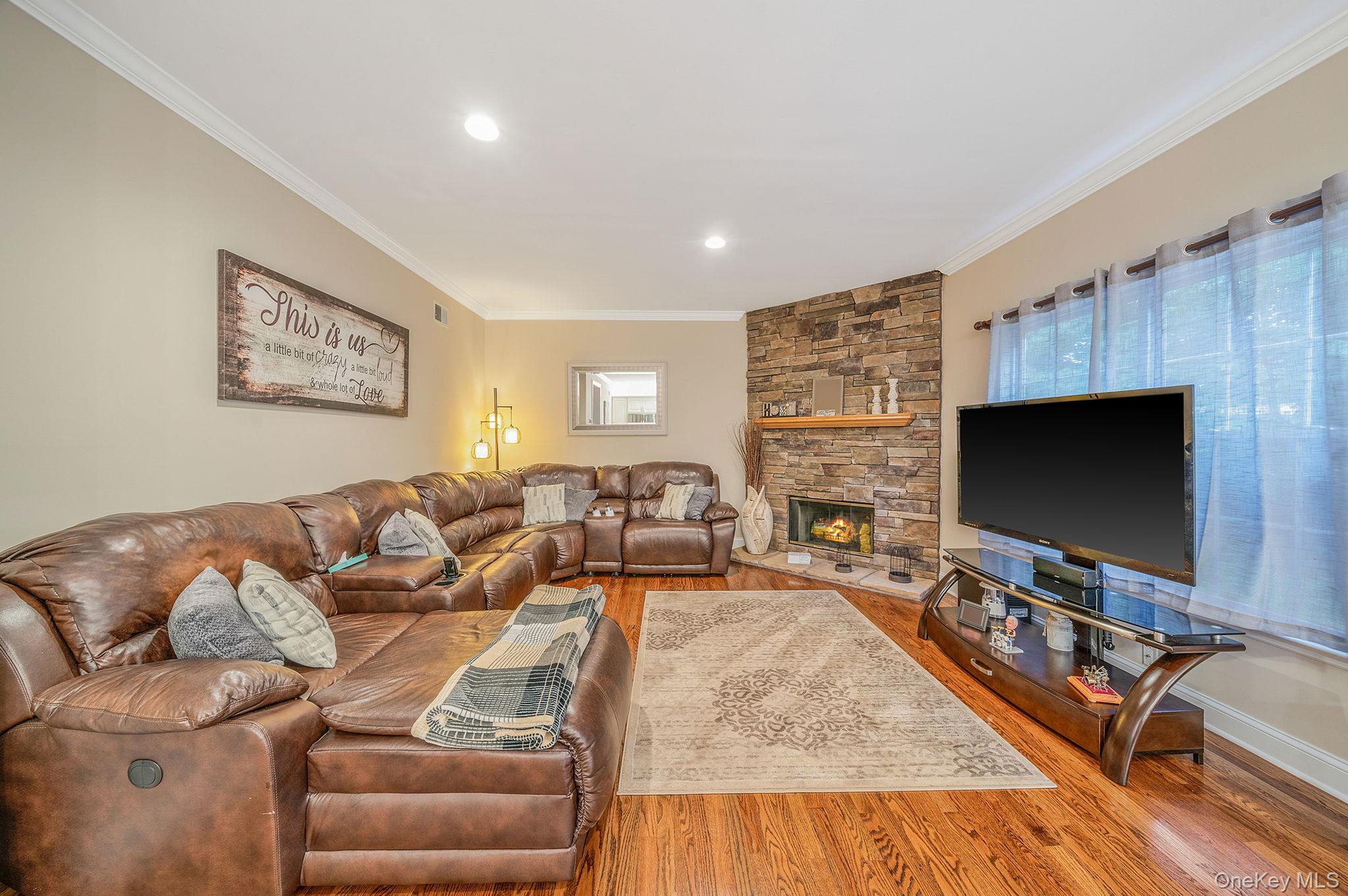 #11 photo, 6 Arielle Court, Hauppauge , NY 11749