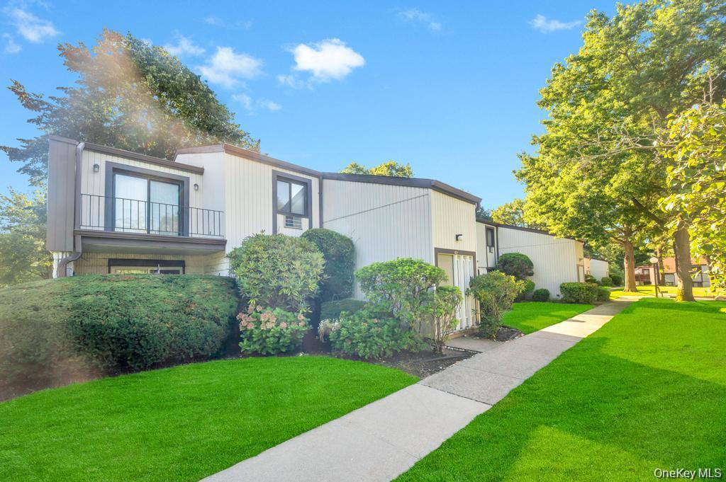 #2 photo, 63 Richmond Boulevard, #4B, Ronkonkoma , NY 11779