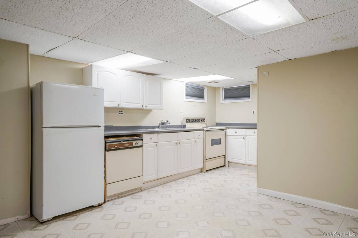 #24 photo, 55 Barbara Drive, East Meadow , NY 11554