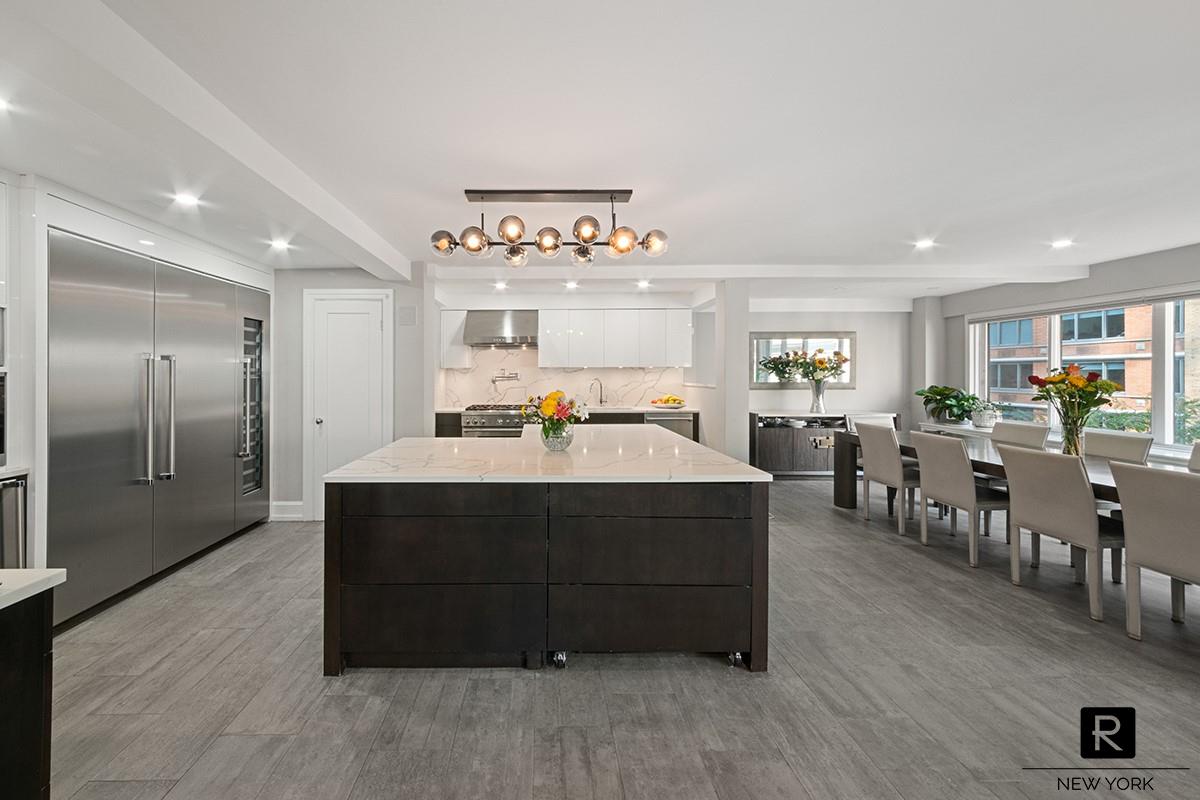 #1 photo, 240 E 55th Street, マンハッタン Turtle Bay , NY 10022