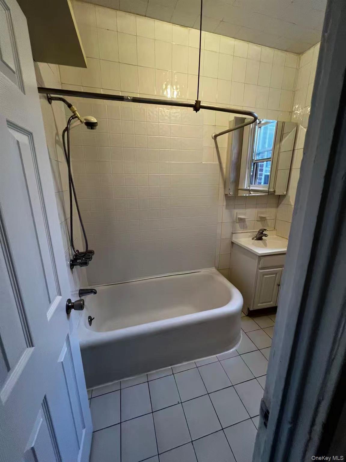 #6 photo, 56-17 Metropolitan Avenue, クイーンズ区 Ridgewood , NY 11385