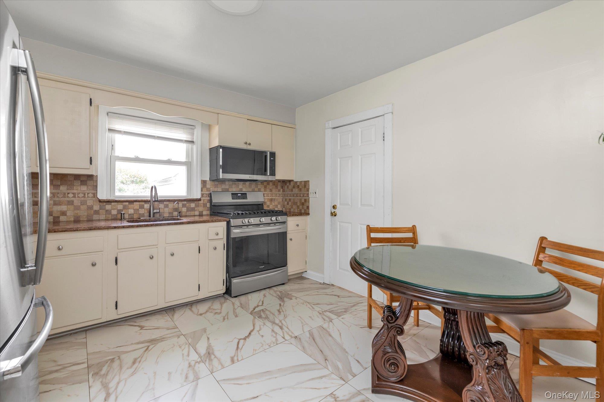 #7 photo, 1039 Elizabeth Street, מחוז נסאו Baldwin , NY 11510