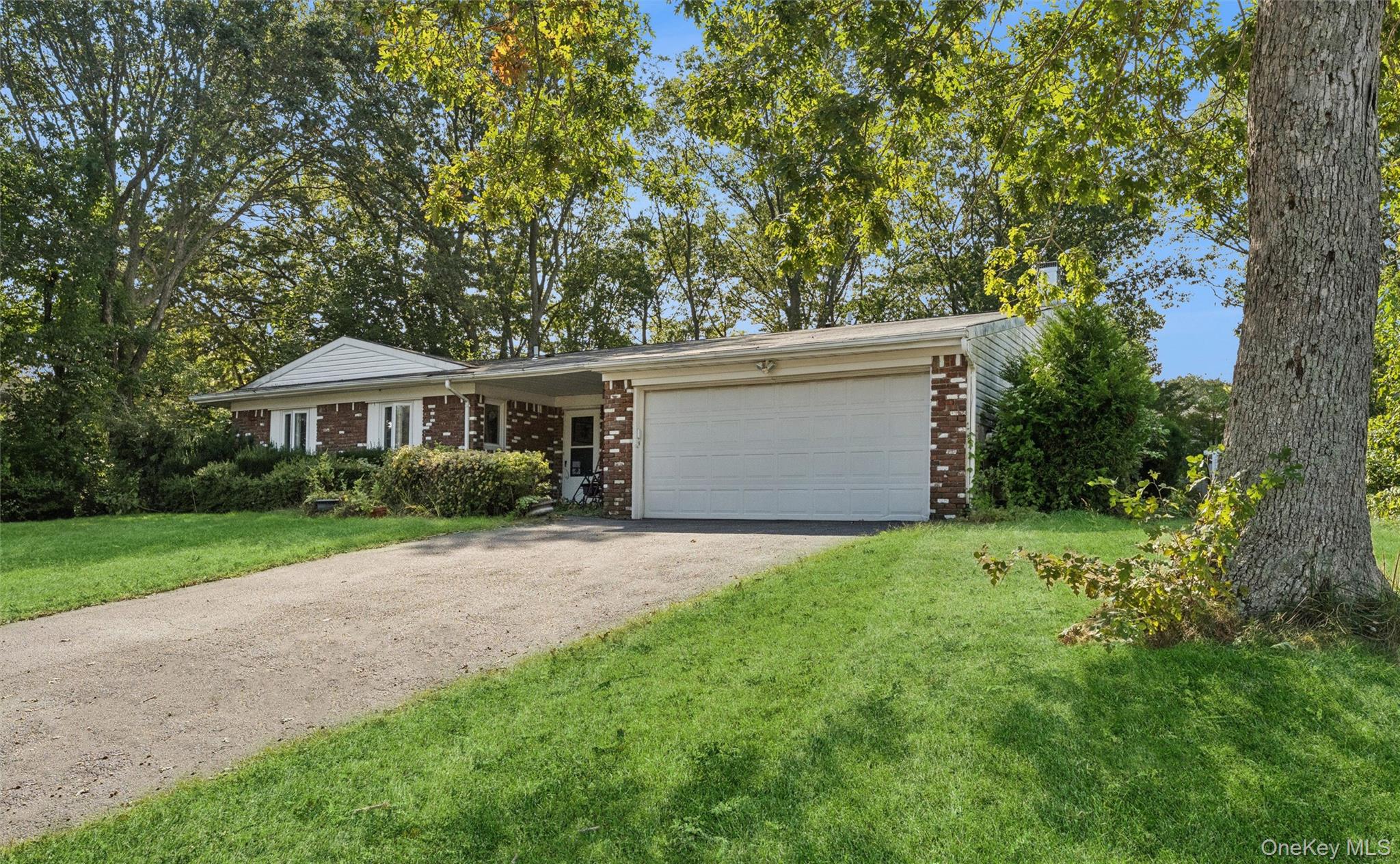 #1 photo, 24 Woodbine Street, सफ़ोक काउंटी Coram , NY 11727