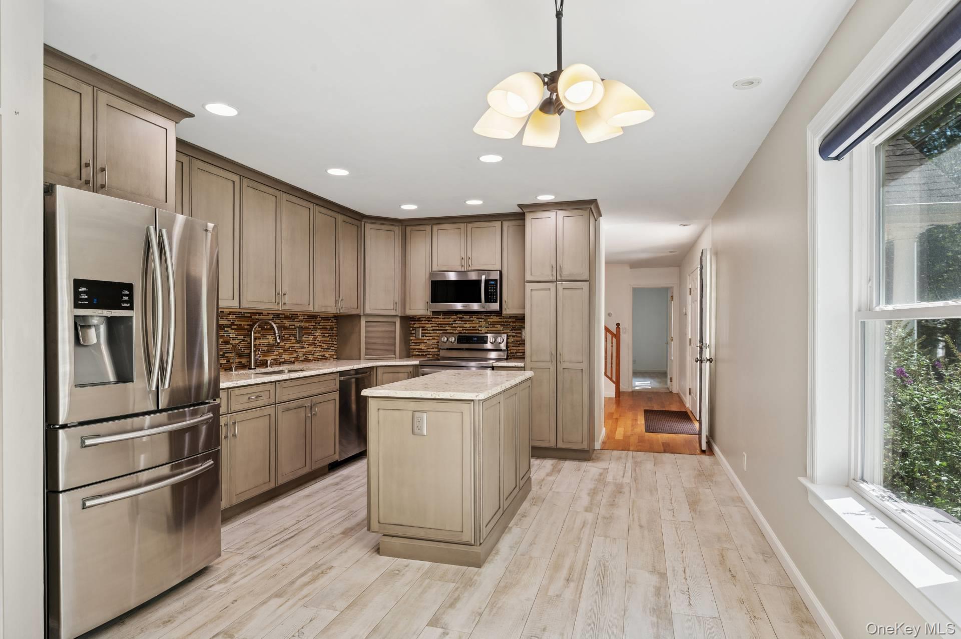 #11 photo, 70 Straight Path, Southampton , NY 11968