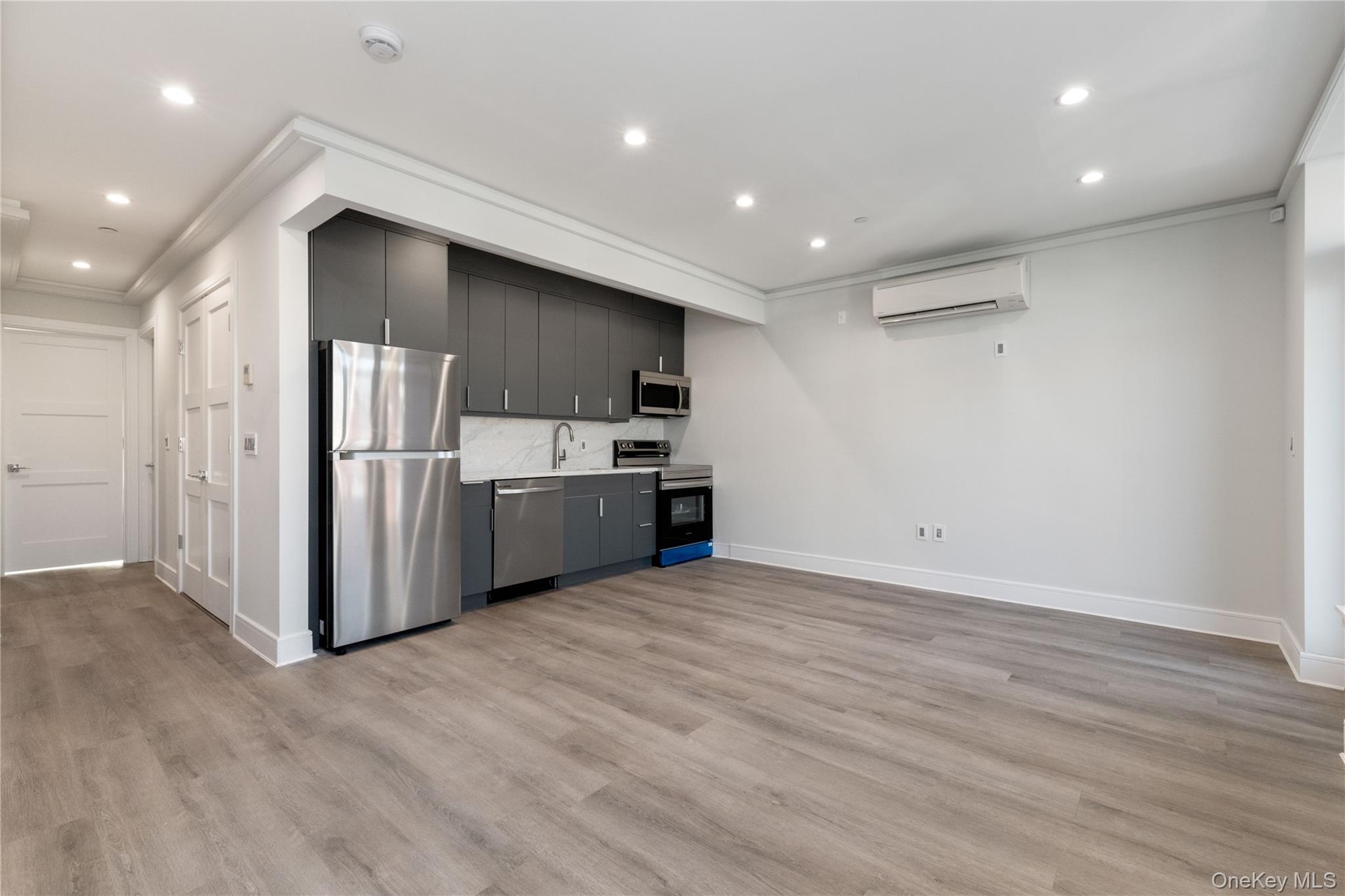 #13 photo, 33-64 11th Street, Astoria , NY 11106