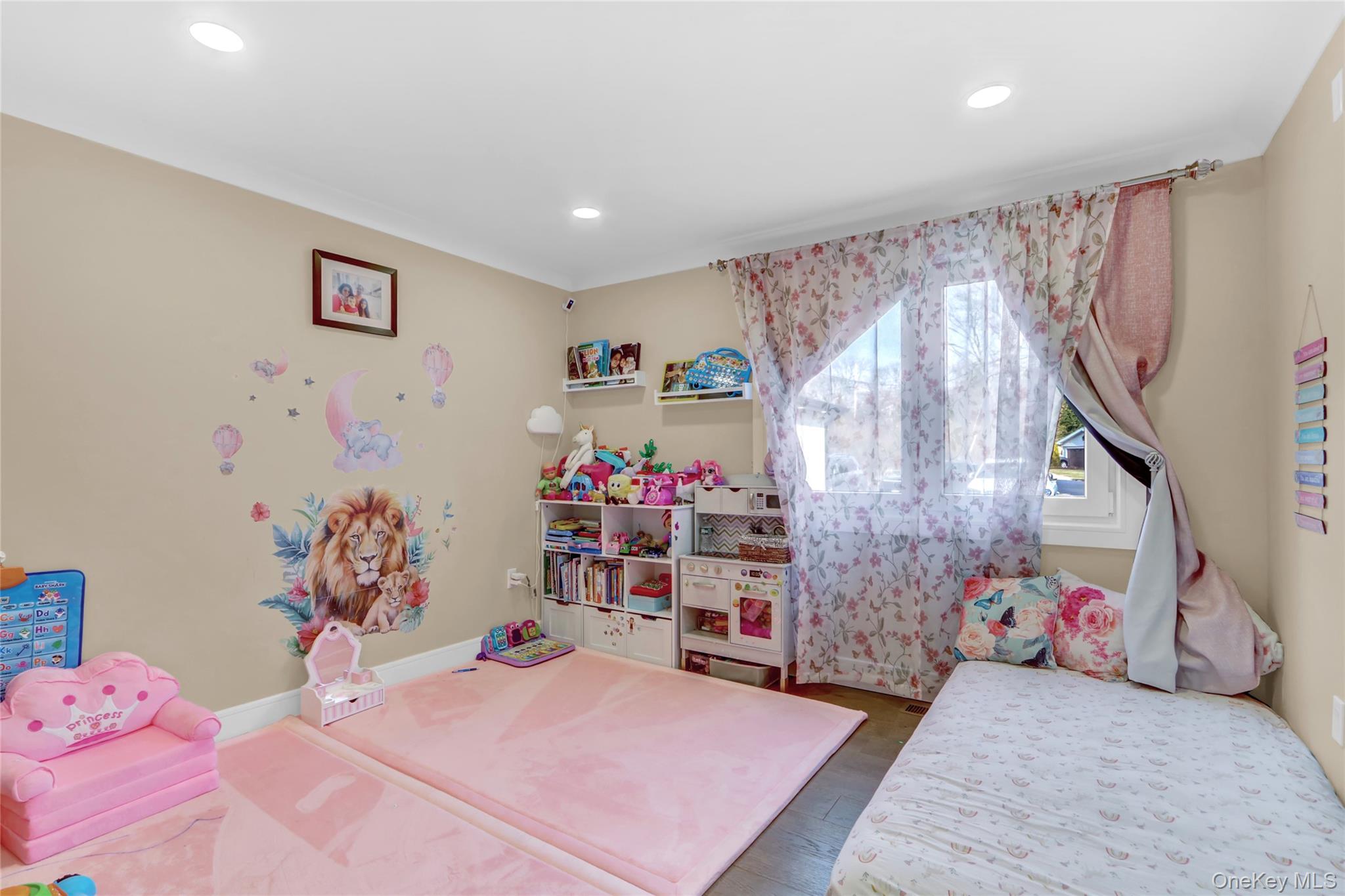 #11 photo, 14 Chatham Place, Dix Hills , NY 11746