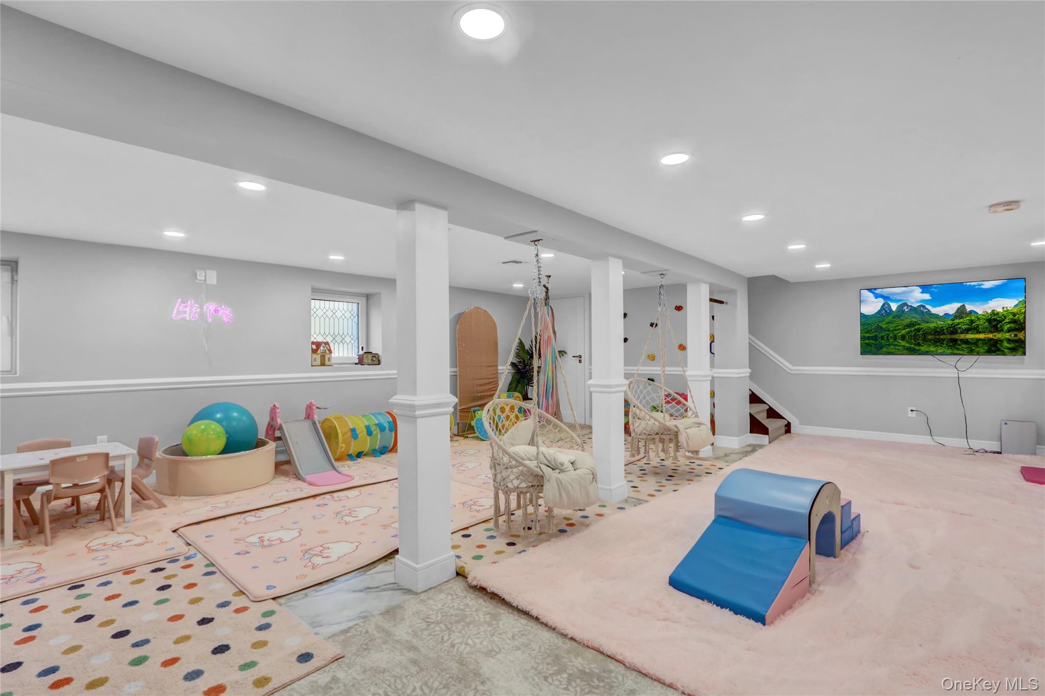 #19 photo, 14 Chatham Place, Dix Hills , NY 11746