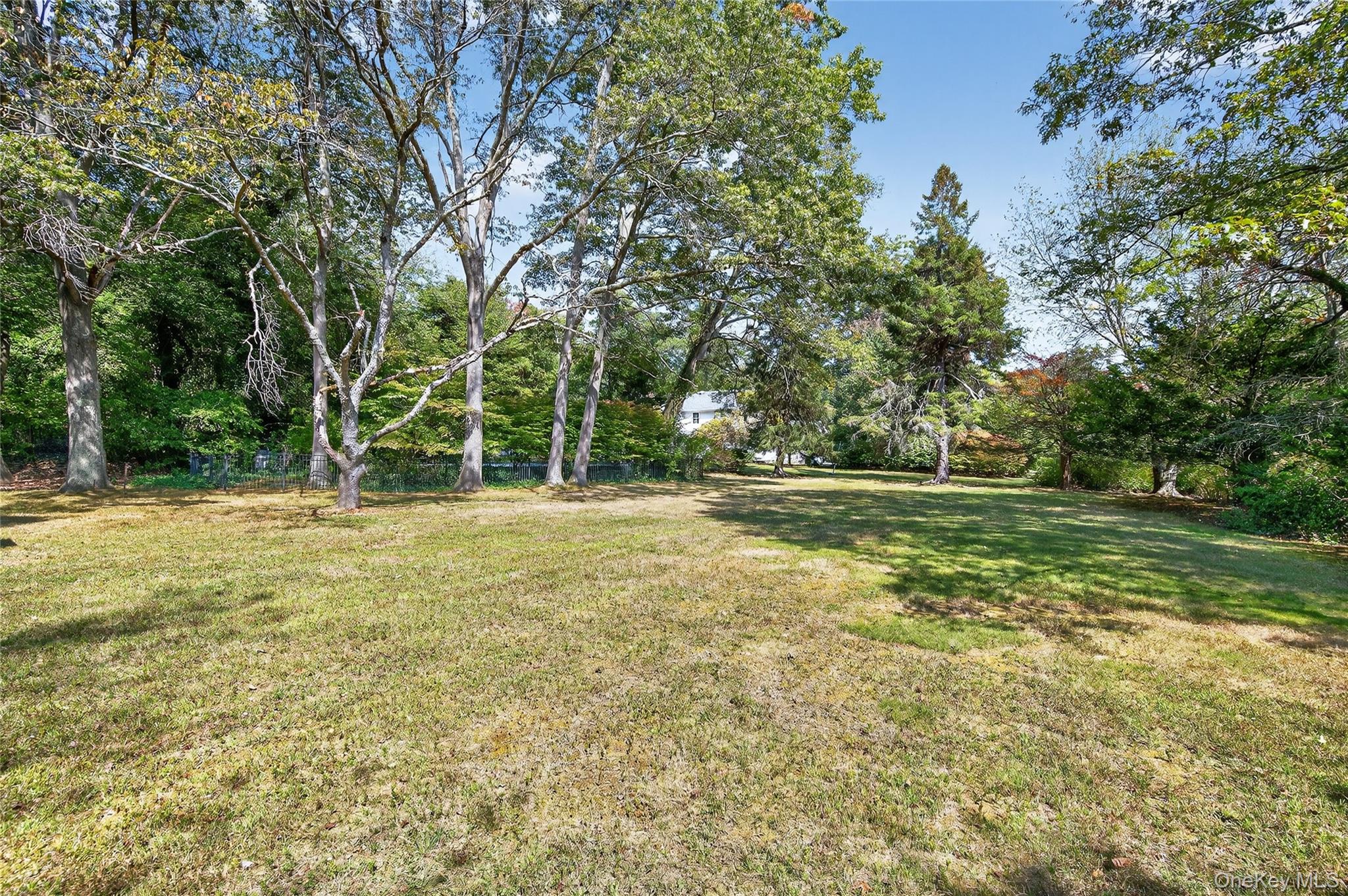 #6 photo, 19 Woodvale Drive, Laurel Hollow , NY 11791