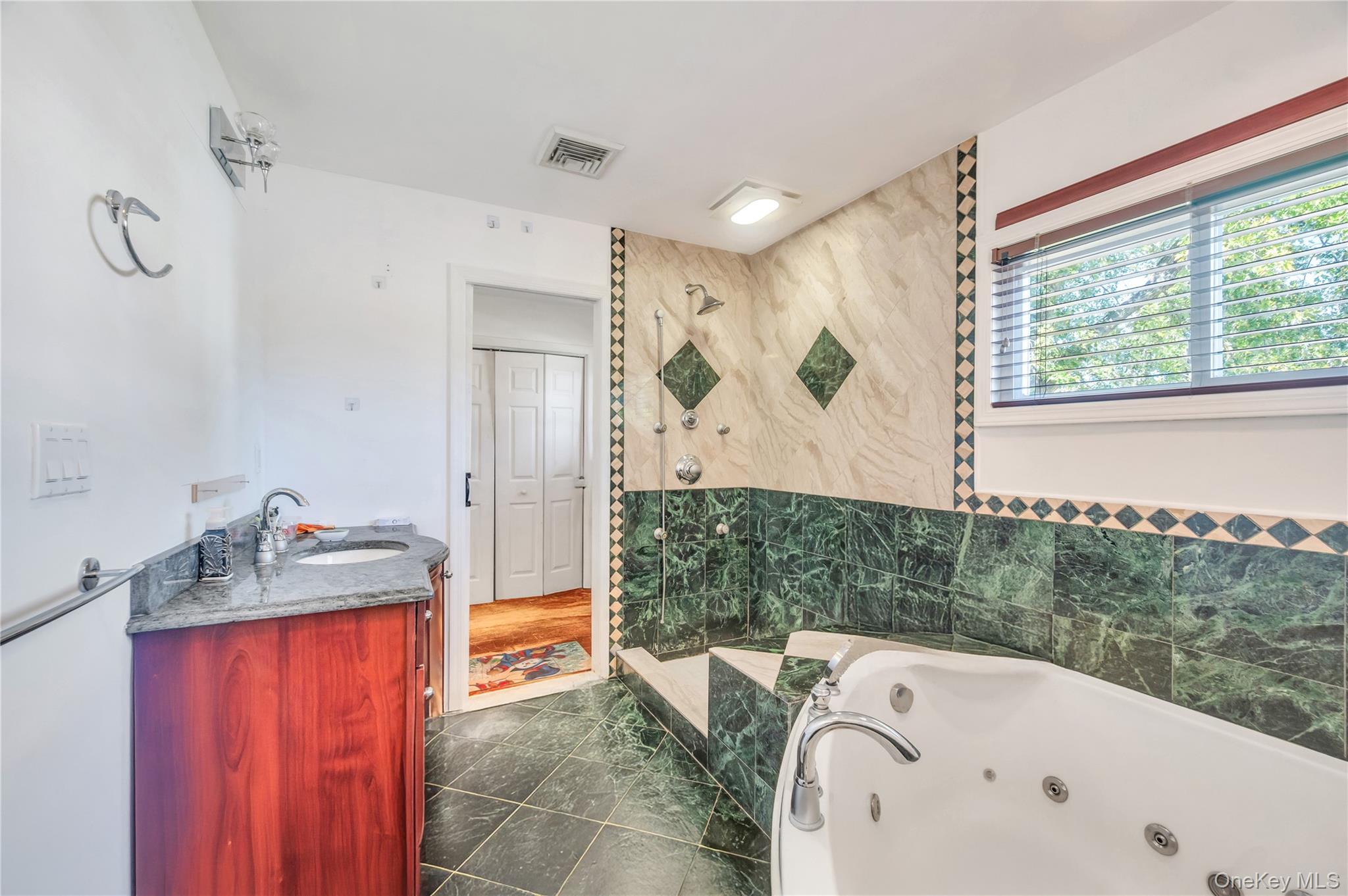 #13 photo, 6 Regal Lane, Levittown , NY 11756