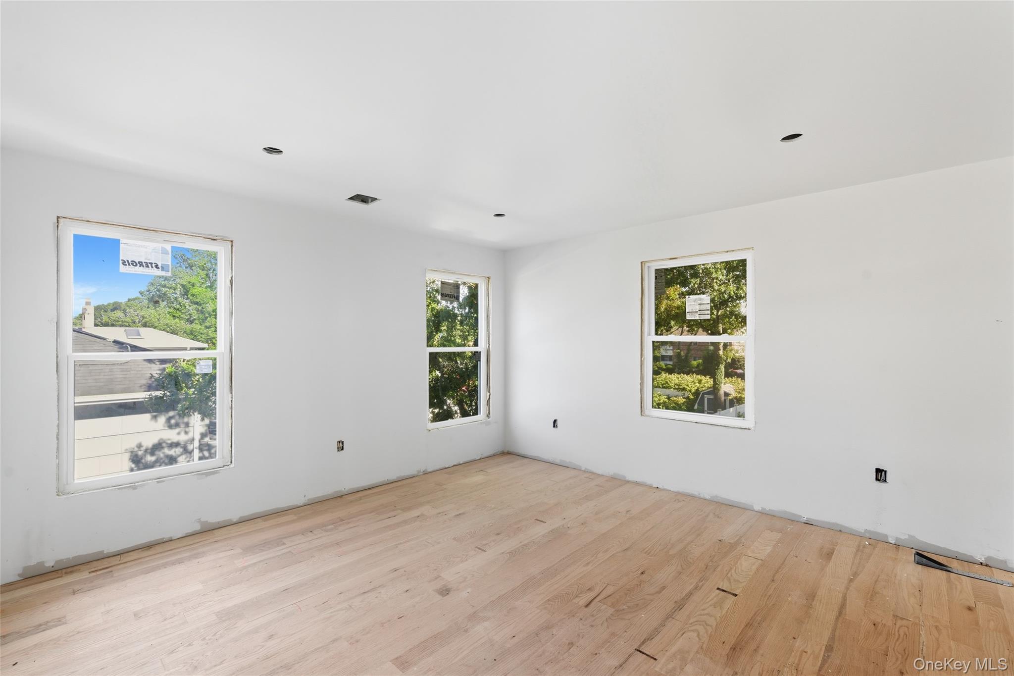 #16 photo, 86 Moffitt Boulevard, Islip , NY 11751