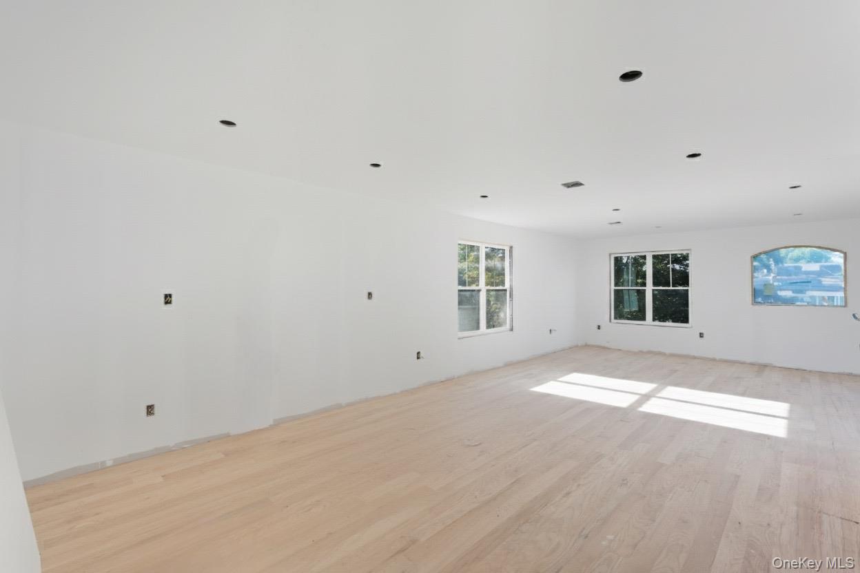 #17 photo, 86 Moffitt Boulevard, Islip , NY 11751