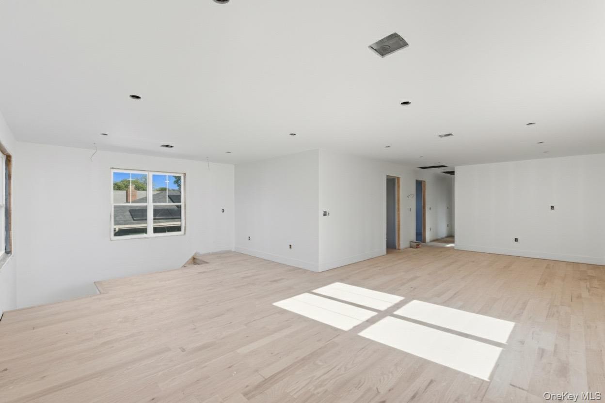 #18 photo, 86 Moffitt Boulevard, Islip , NY 11751