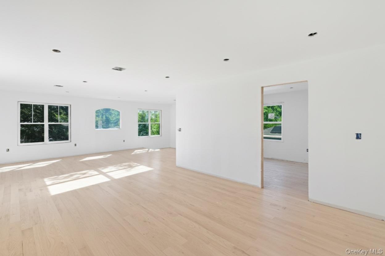 #20 photo, 86 Moffitt Boulevard, Islip , NY 11751