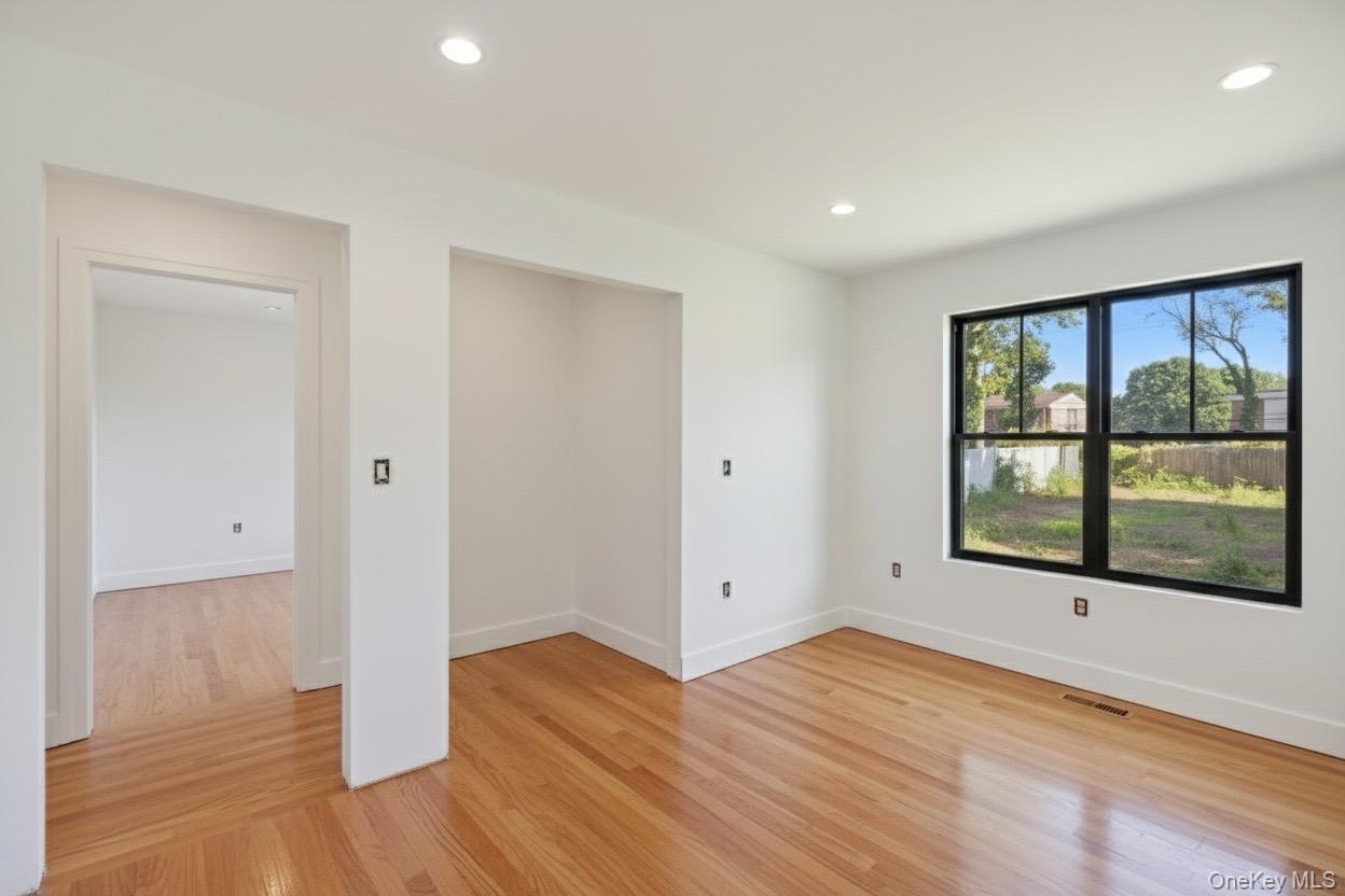 #5 photo, 86 Moffitt Boulevard, Islip , NY 11751