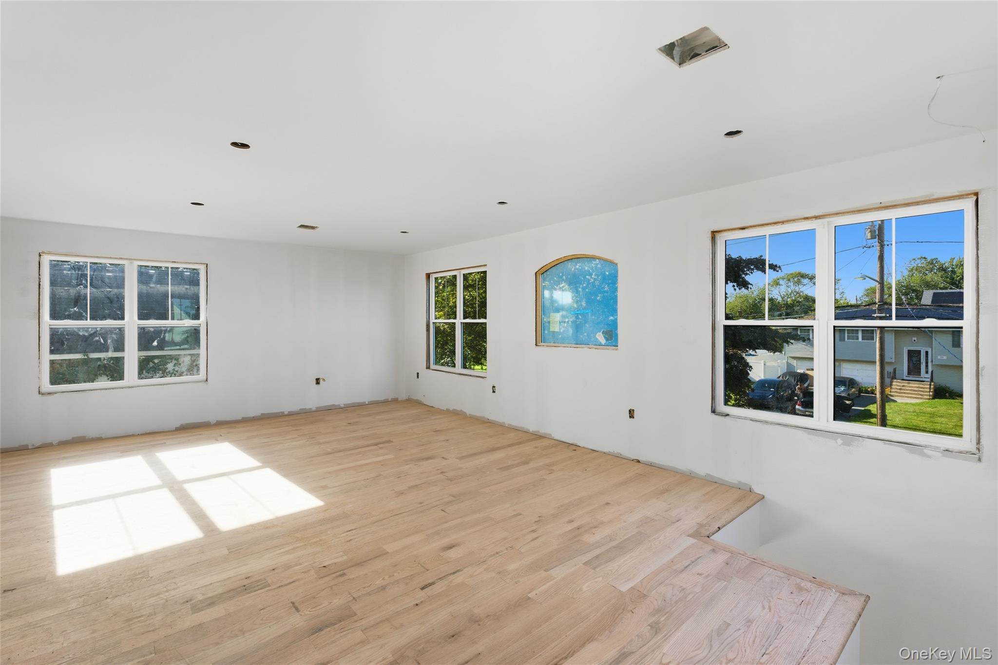 #7 photo, 86 Moffitt Boulevard, Islip , NY 11751