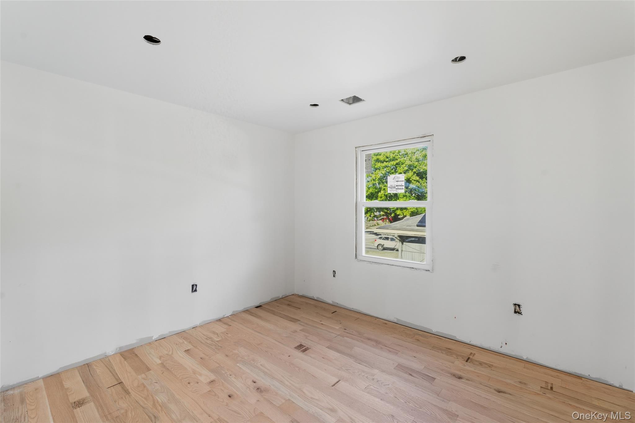 #8 photo, 86 Moffitt Boulevard, Islip , NY 11751