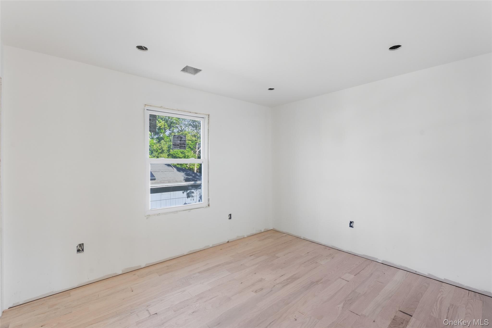 #9 photo, 86 Moffitt Boulevard, Islip , NY 11751