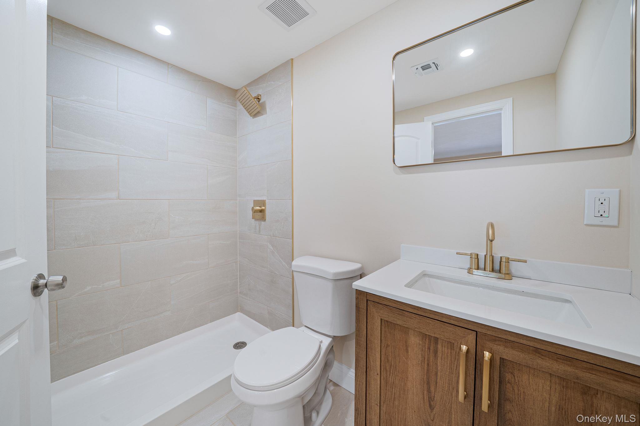 #14 photo, 12 Andover Place, सफ़ोक काउंटी Huntington , NY 11743