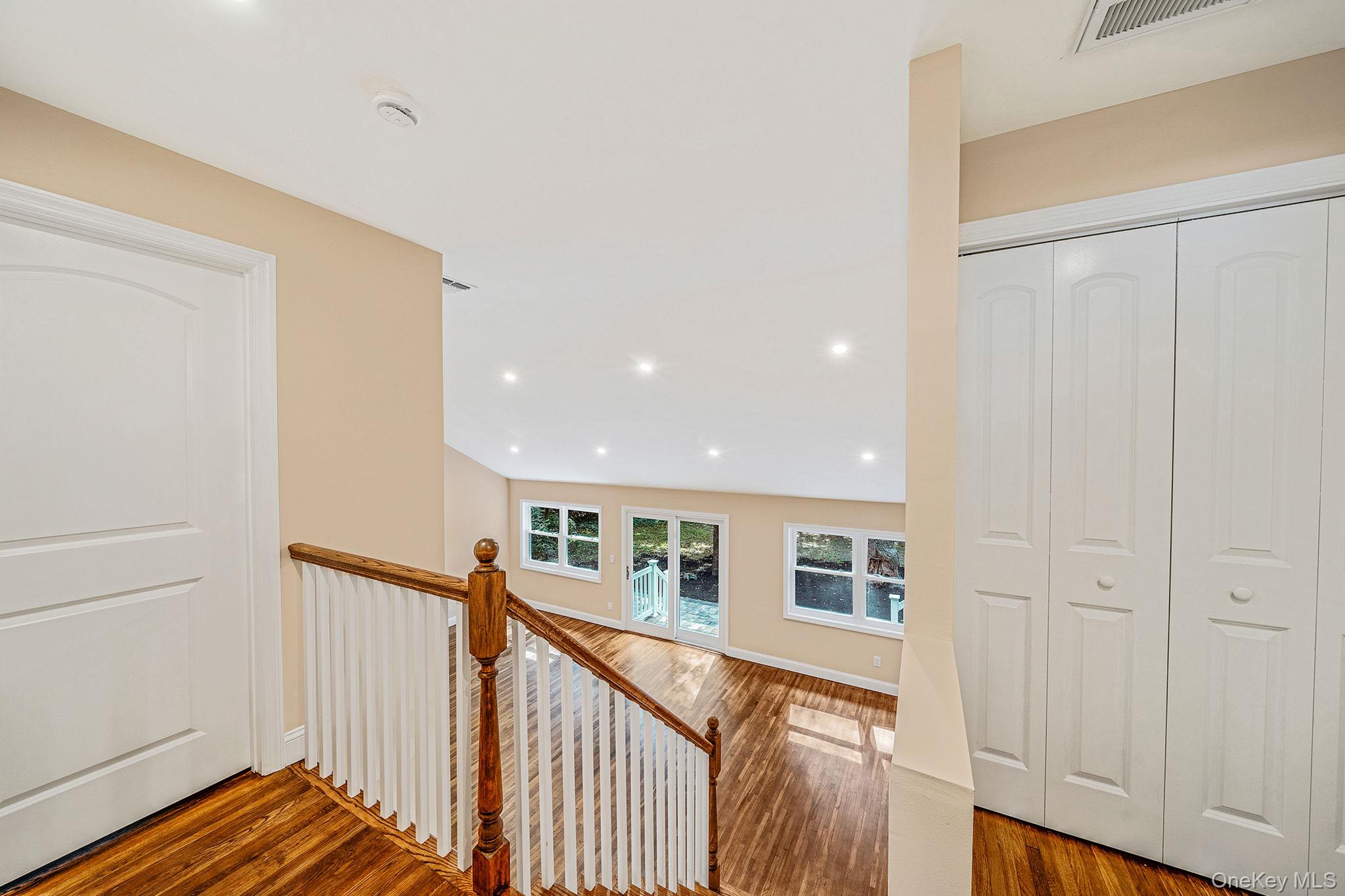 #16 photo, 12 Andover Place, सफ़ोक काउंटी Huntington , NY 11743