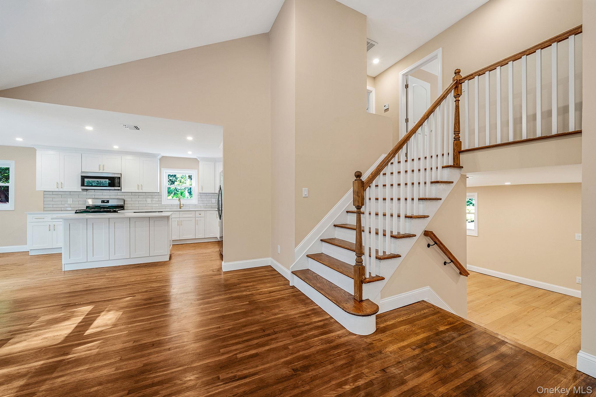 #7 photo, 12 Andover Place, सफ़ोक काउंटी Huntington , NY 11743