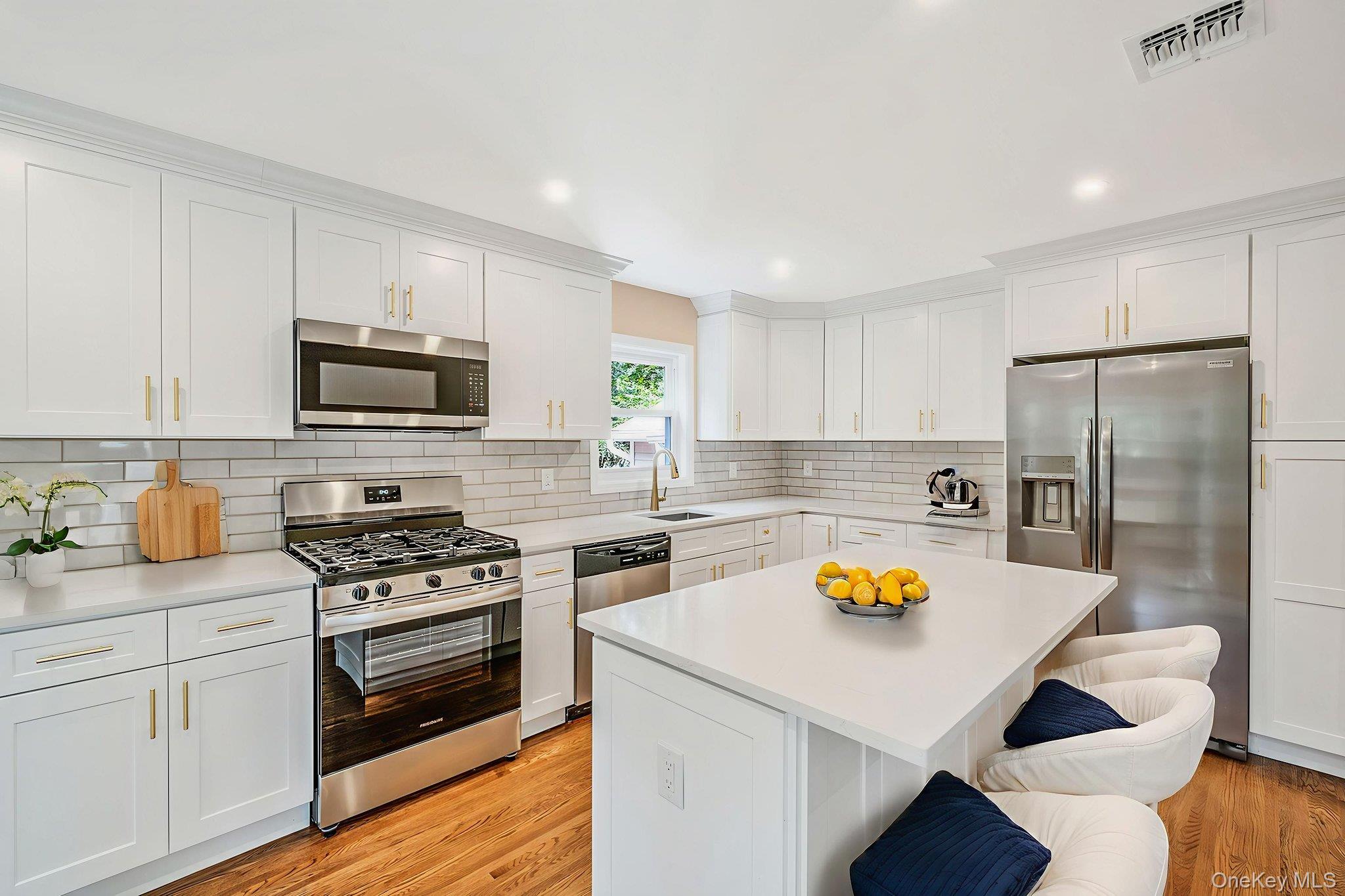 #8 photo, 12 Andover Place, सफ़ोक काउंटी Huntington , NY 11743