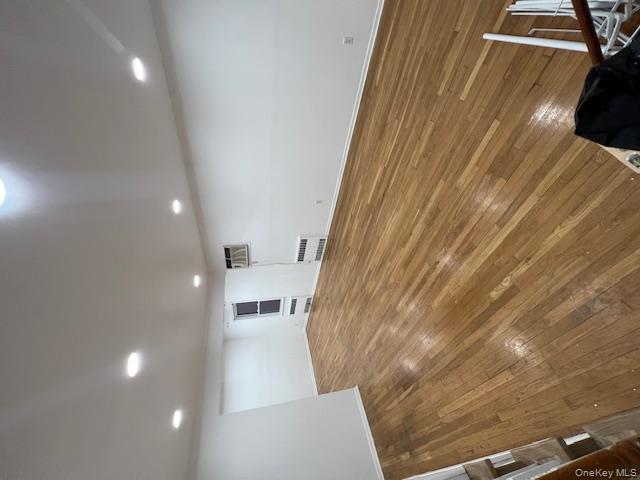 #13 photo, 35 W Belle Terre Avenue, 东长岛 Lindenhurst , NY 11757