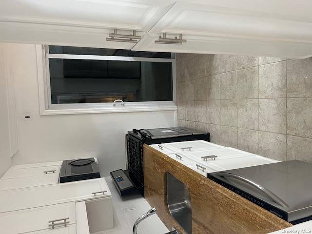 #4 photo, 35 W Belle Terre Avenue, 东长岛 Lindenhurst , NY 11757