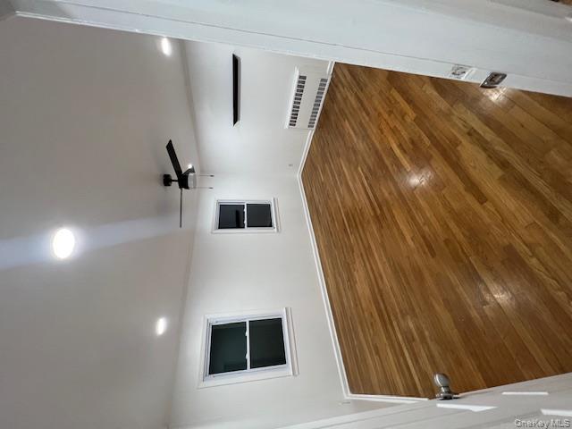 #5 photo, 35 W Belle Terre Avenue, 东长岛 Lindenhurst , NY 11757