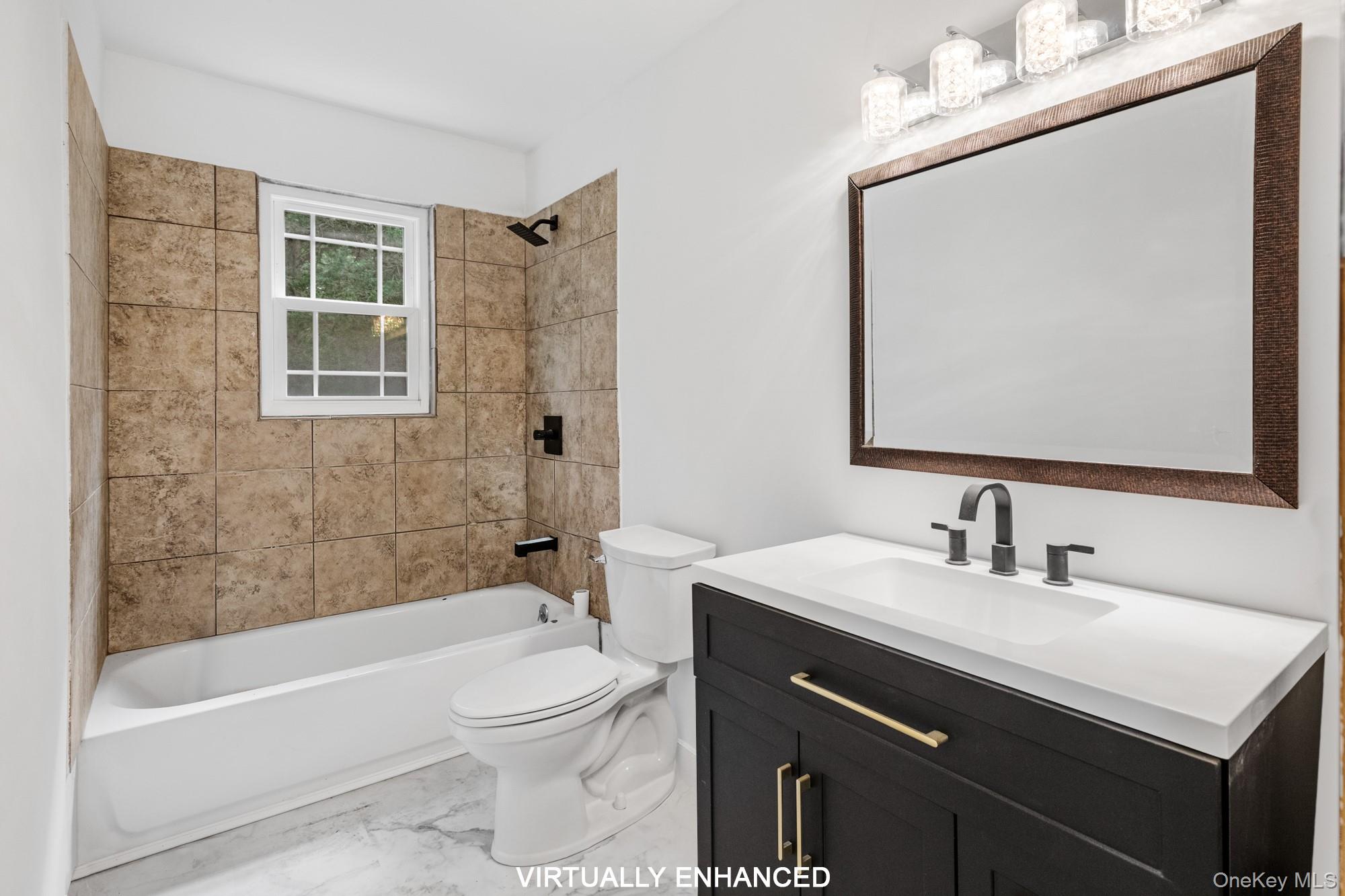 #10 photo, 18 Norfolk Drive, サフォーク郡 Springs , NY 11937