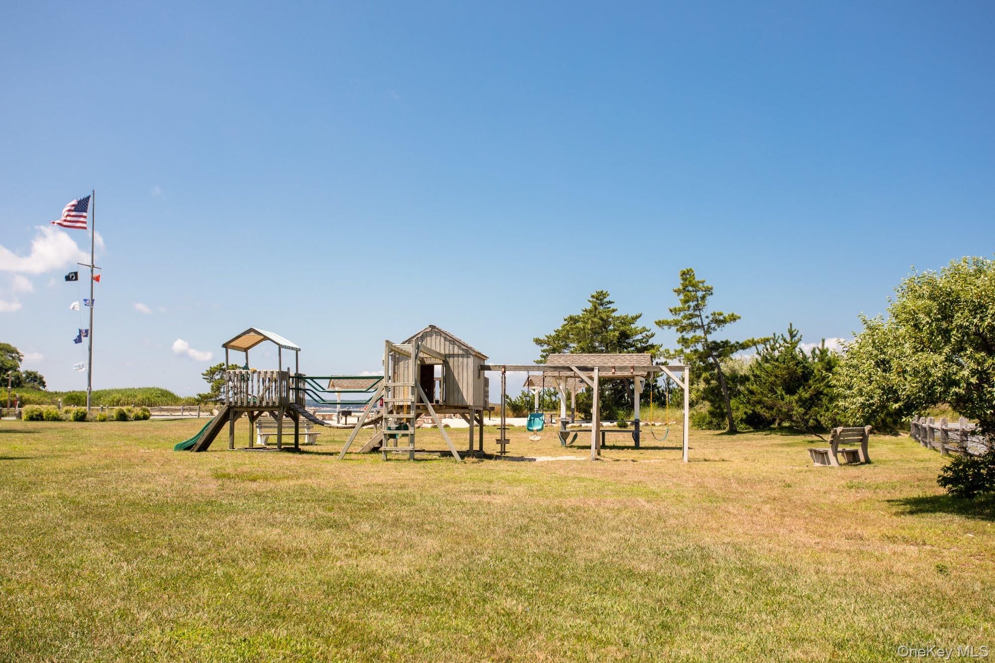 #17 photo, 18 Norfolk Drive, サフォーク郡 Springs , NY 11937