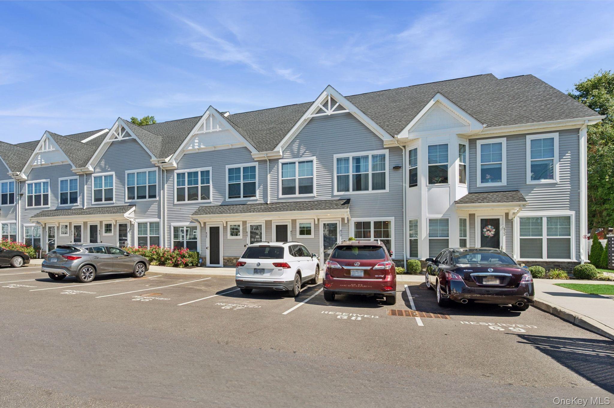 #1 photo, 429 Emanuel Way, नासाउ काउंटी East Meadow , NY 11554