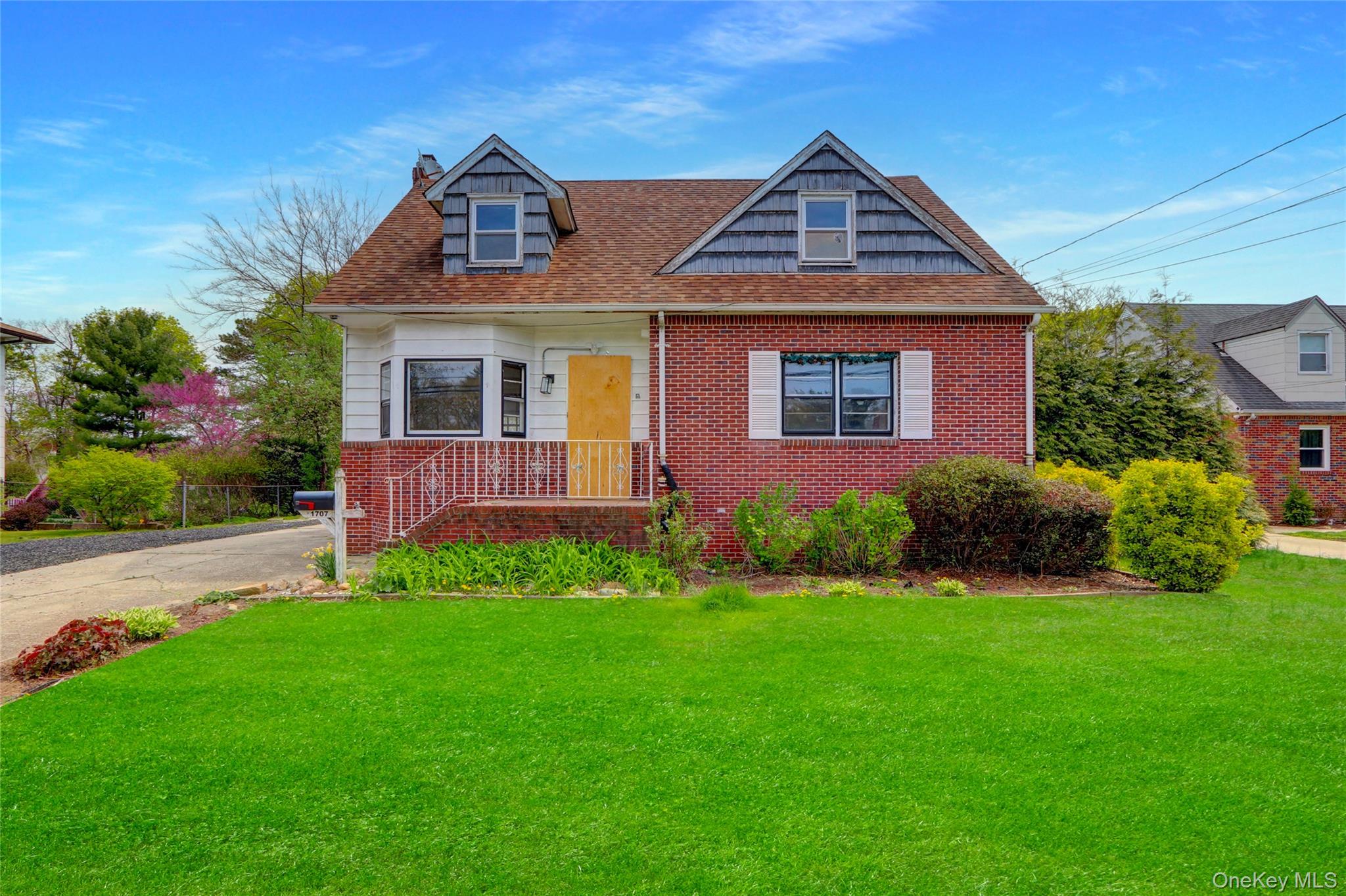 #1 photo, 1707 N Gardiner Drive, سوفولك Bay Shore , NY 11706