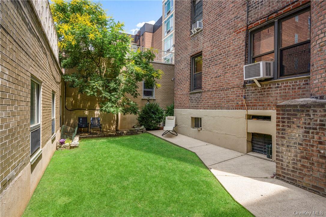 #13 photo, 525 W 235 Street, Bronx , NY 10463