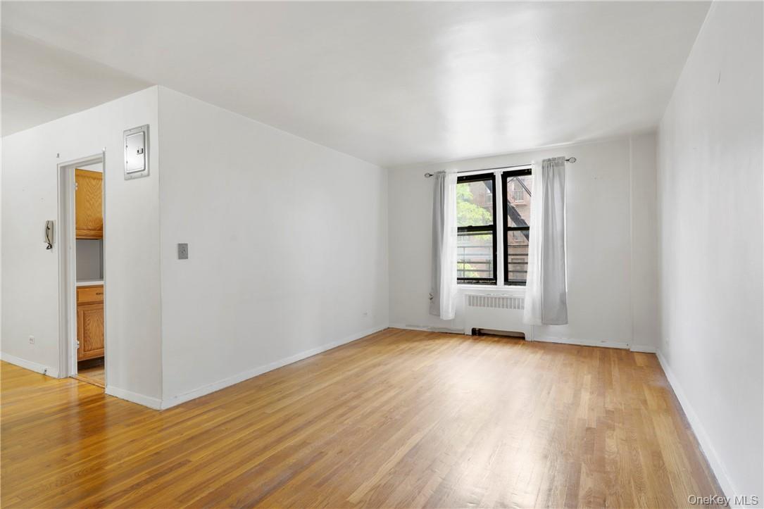 #5 photo, 525 W 235 Street, Bronx , NY 10463