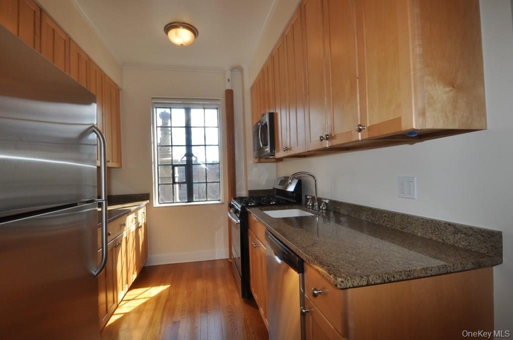 #12 photo, 155 Garth Road, Scarsdale , NY 10583