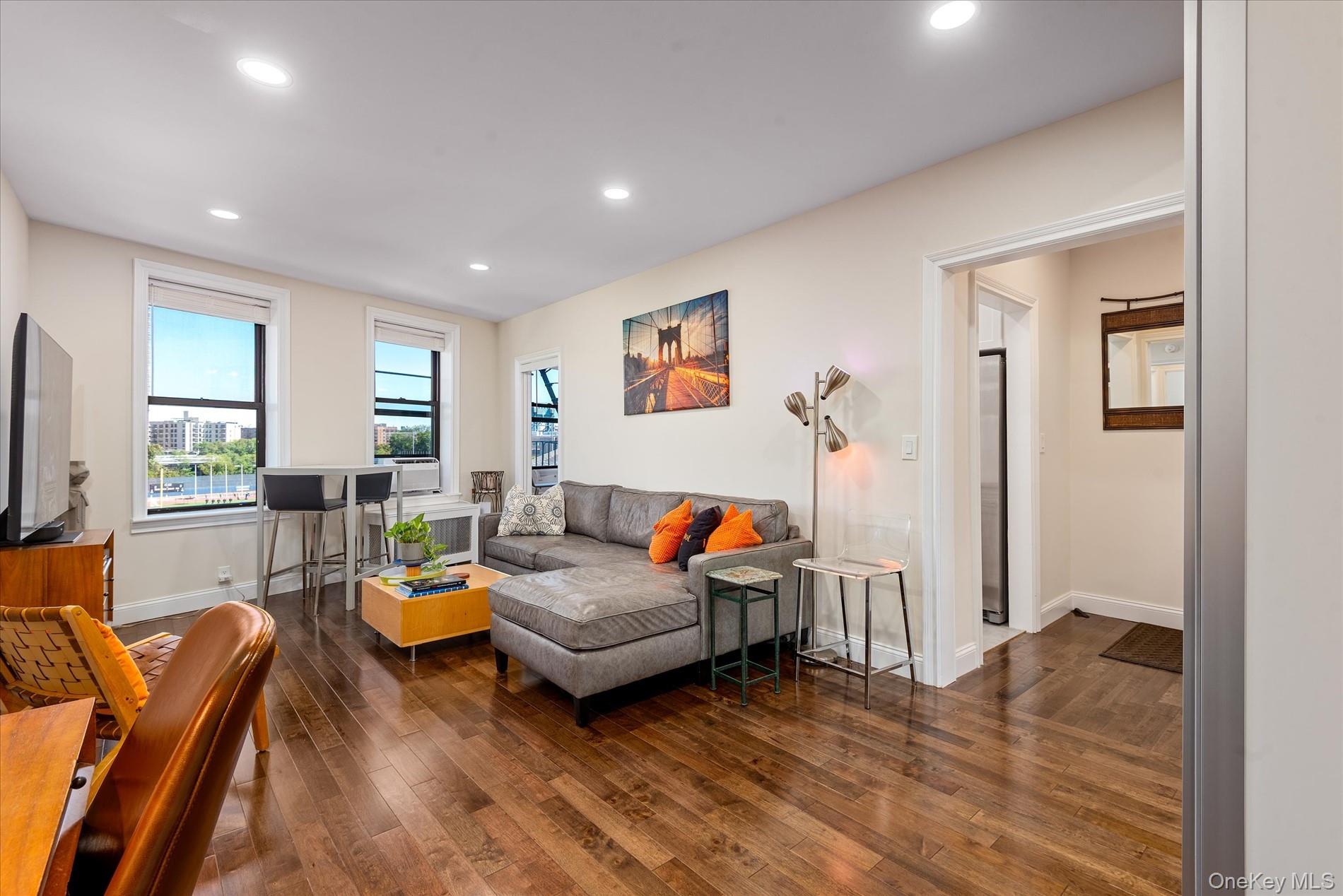 #1 photo, 270 Seaman Avenue, New York (Manhattan) , NY 10034