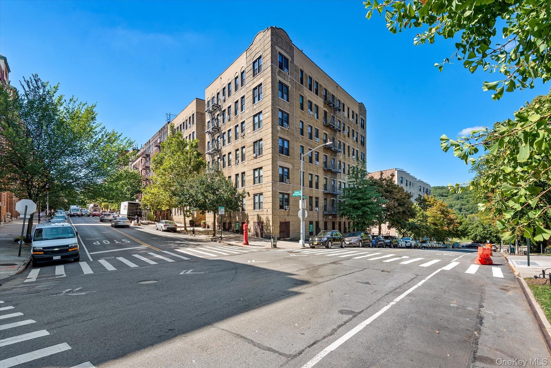 #13 photo, 270 Seaman Avenue, New York (Manhattan) , NY 10034