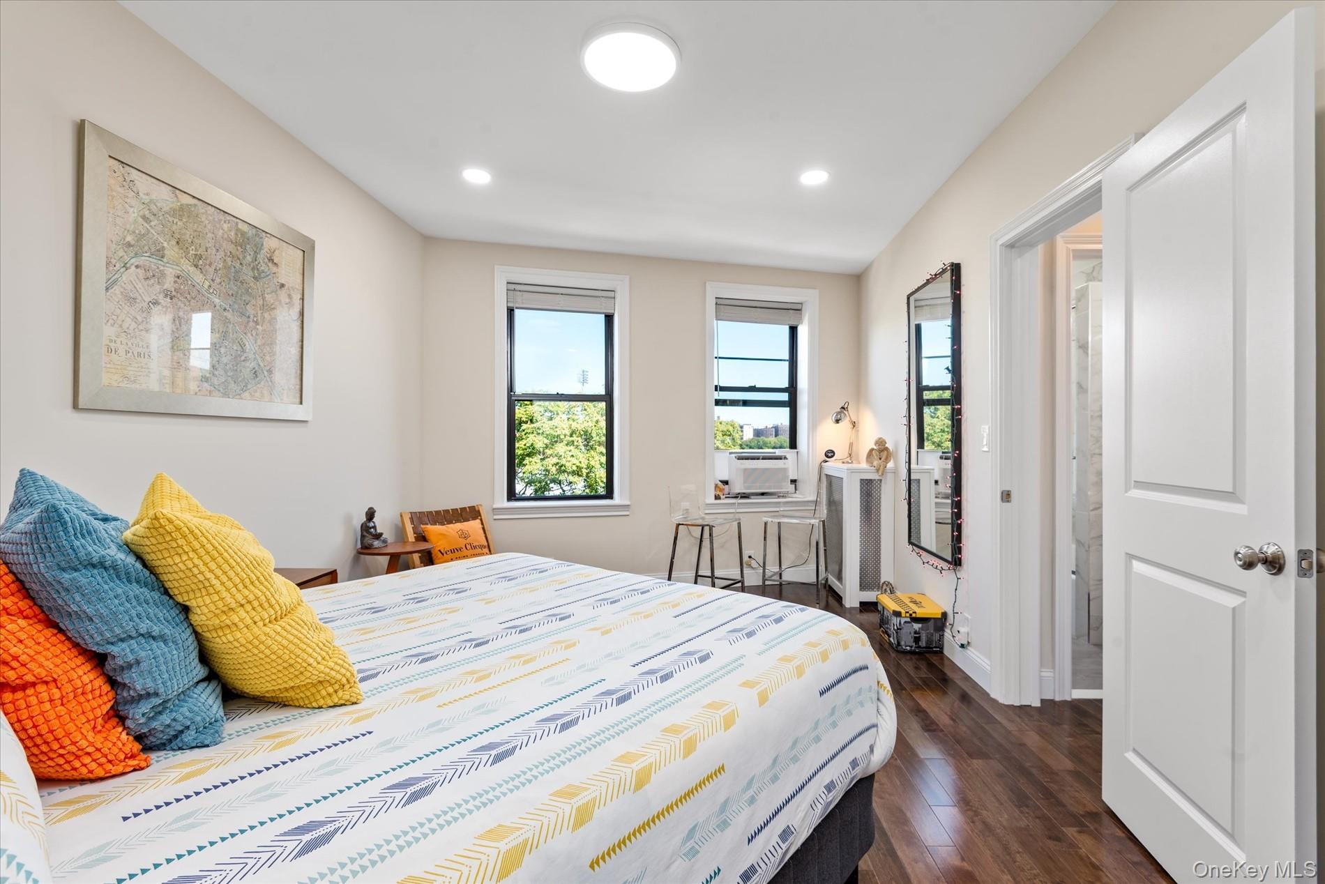 #6 photo, 270 Seaman Avenue, New York (Manhattan) , NY 10034