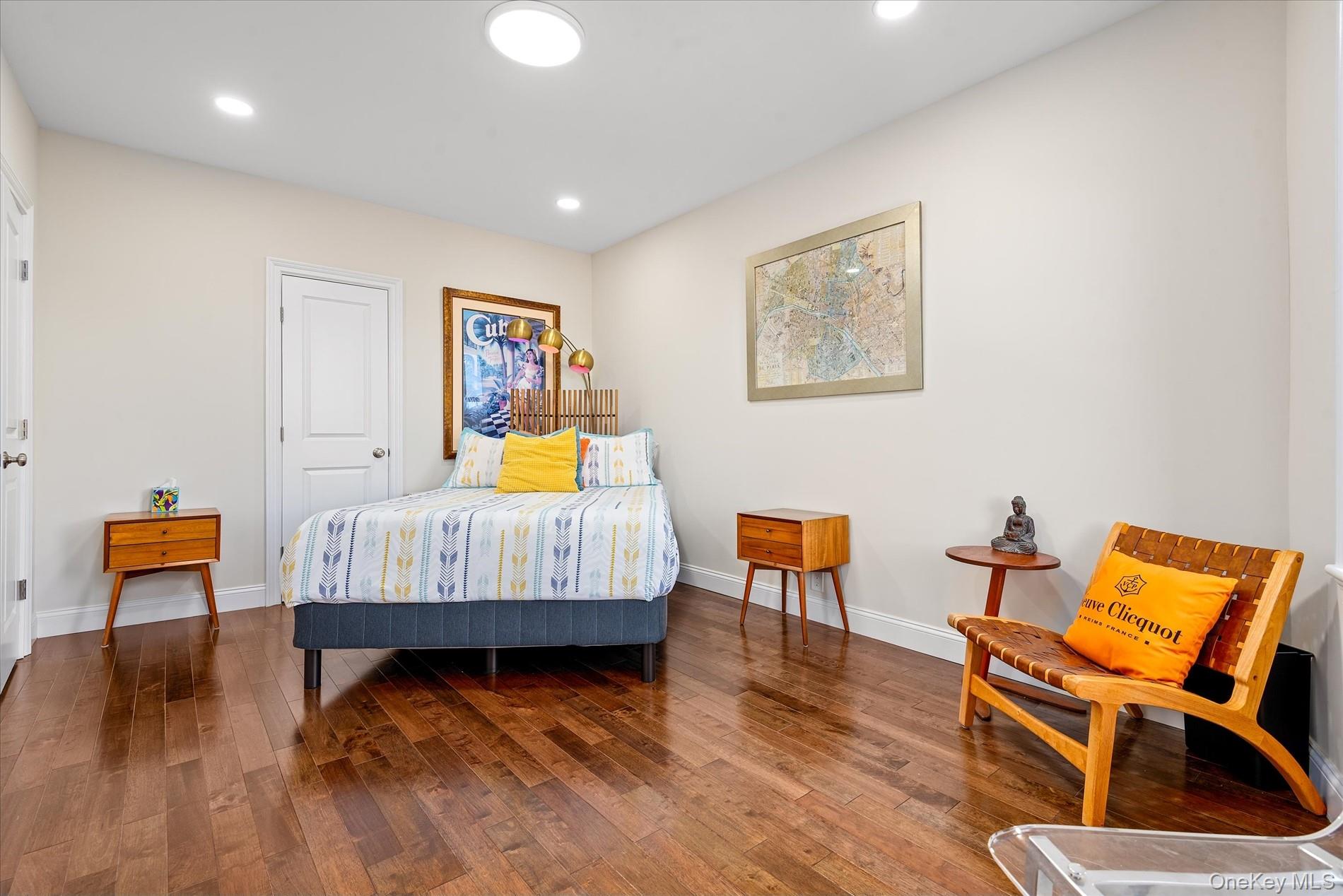 #7 photo, 270 Seaman Avenue, New York (Manhattan) , NY 10034