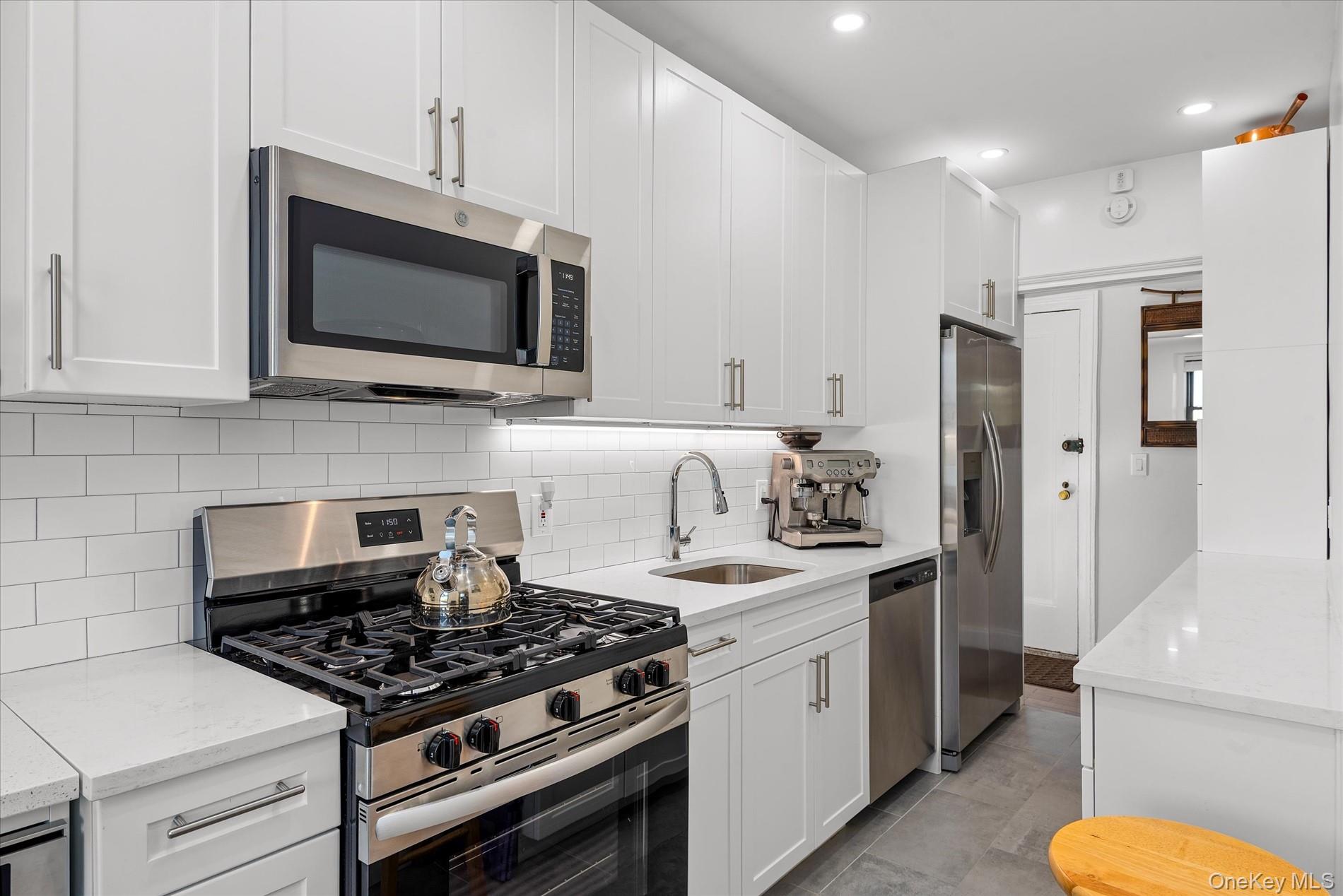 #9 photo, 270 Seaman Avenue, New York (Manhattan) , NY 10034