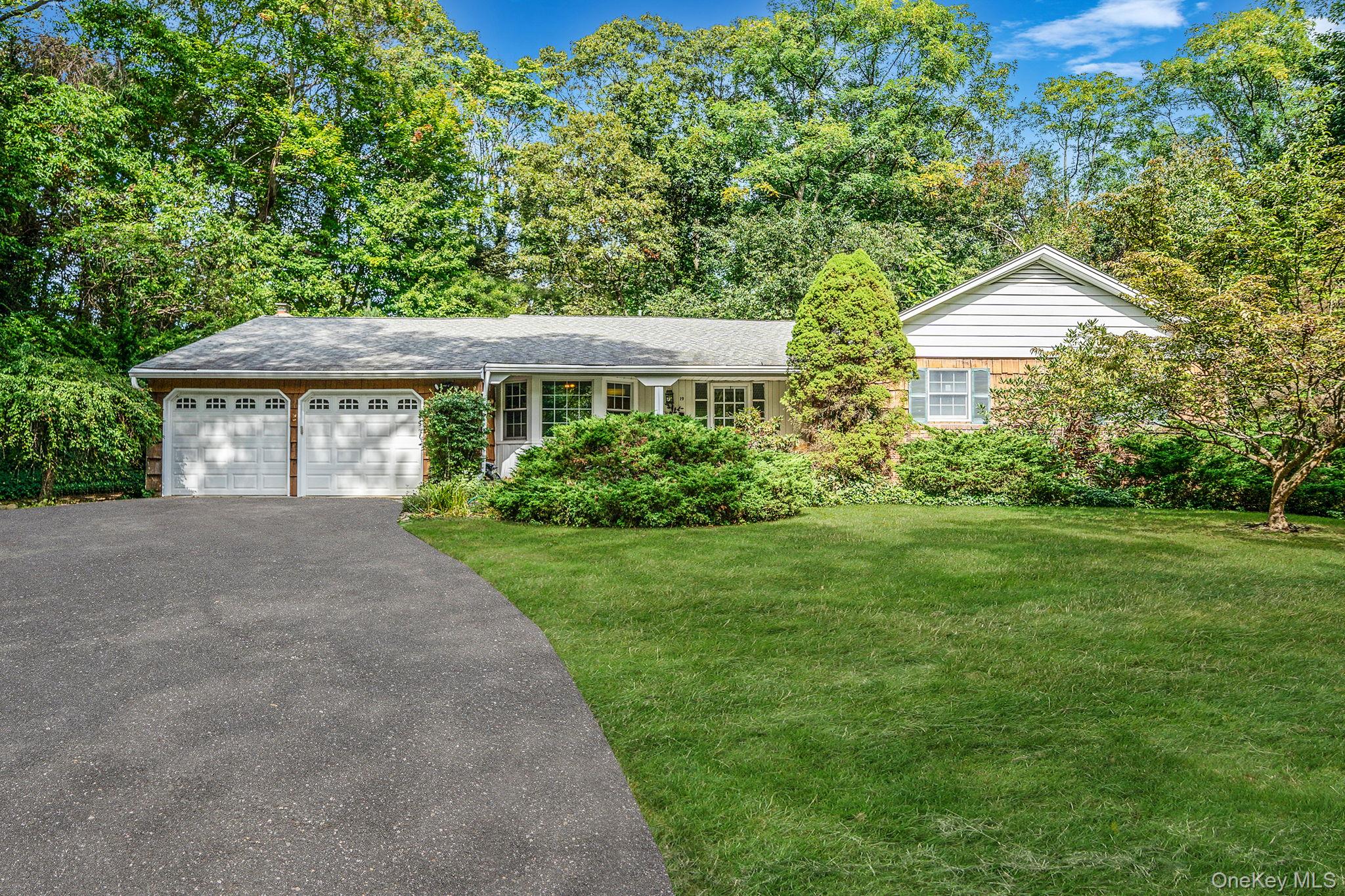 #1 photo, 19 Whistler Hill Lane, Huntington , NY 11743