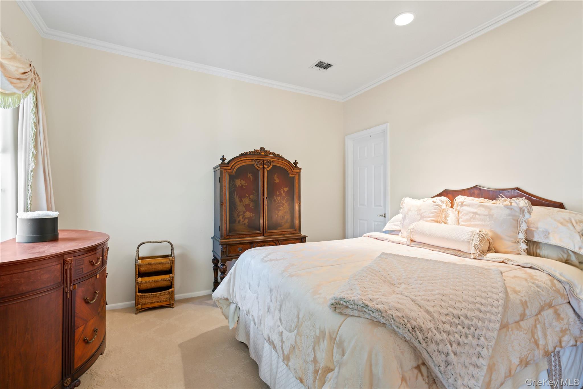 #19 photo, 30 Sagamore Drive, नासाउ काउंटी Plainview , NY 11803