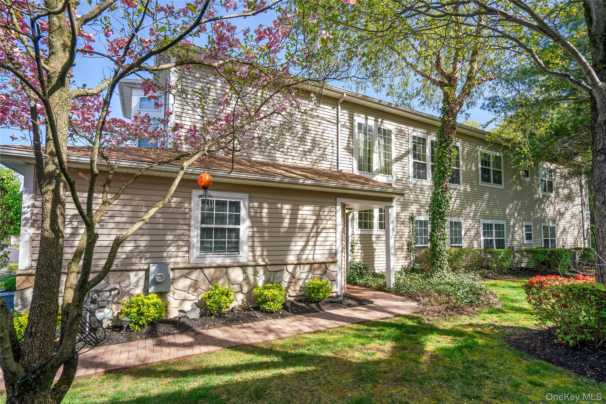 #3 photo, 30 Sagamore Drive, नासाउ काउंटी Plainview , NY 11803