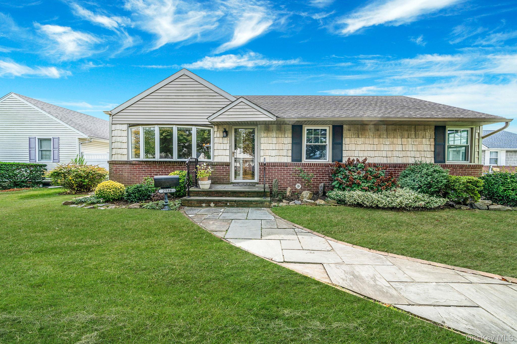 #1 photo, 2586 1st Avenue, 长岛 East Meadow , NY 11554